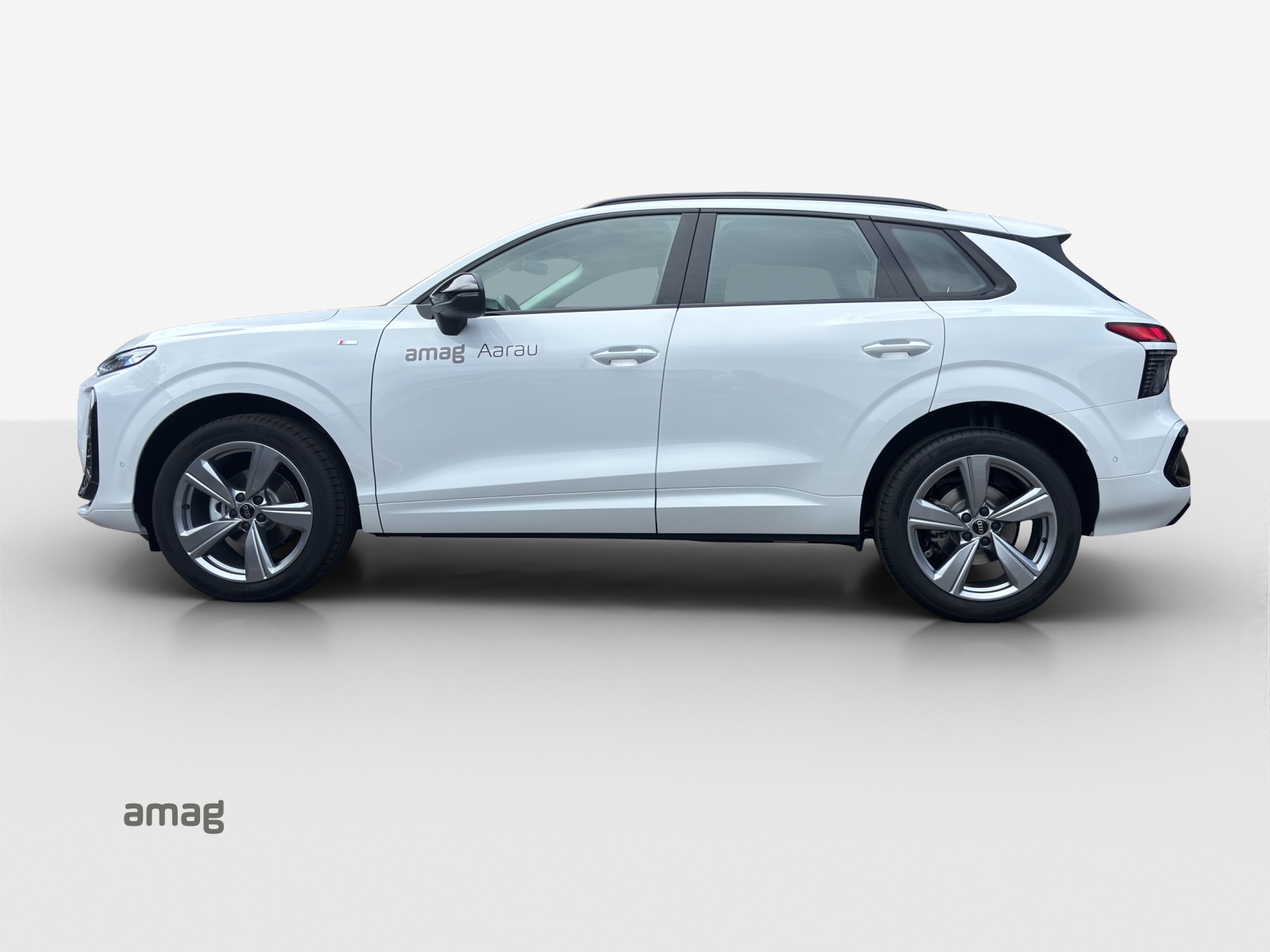 AUDI Q3 SUV 110 kW TFSI S tronic-image-1