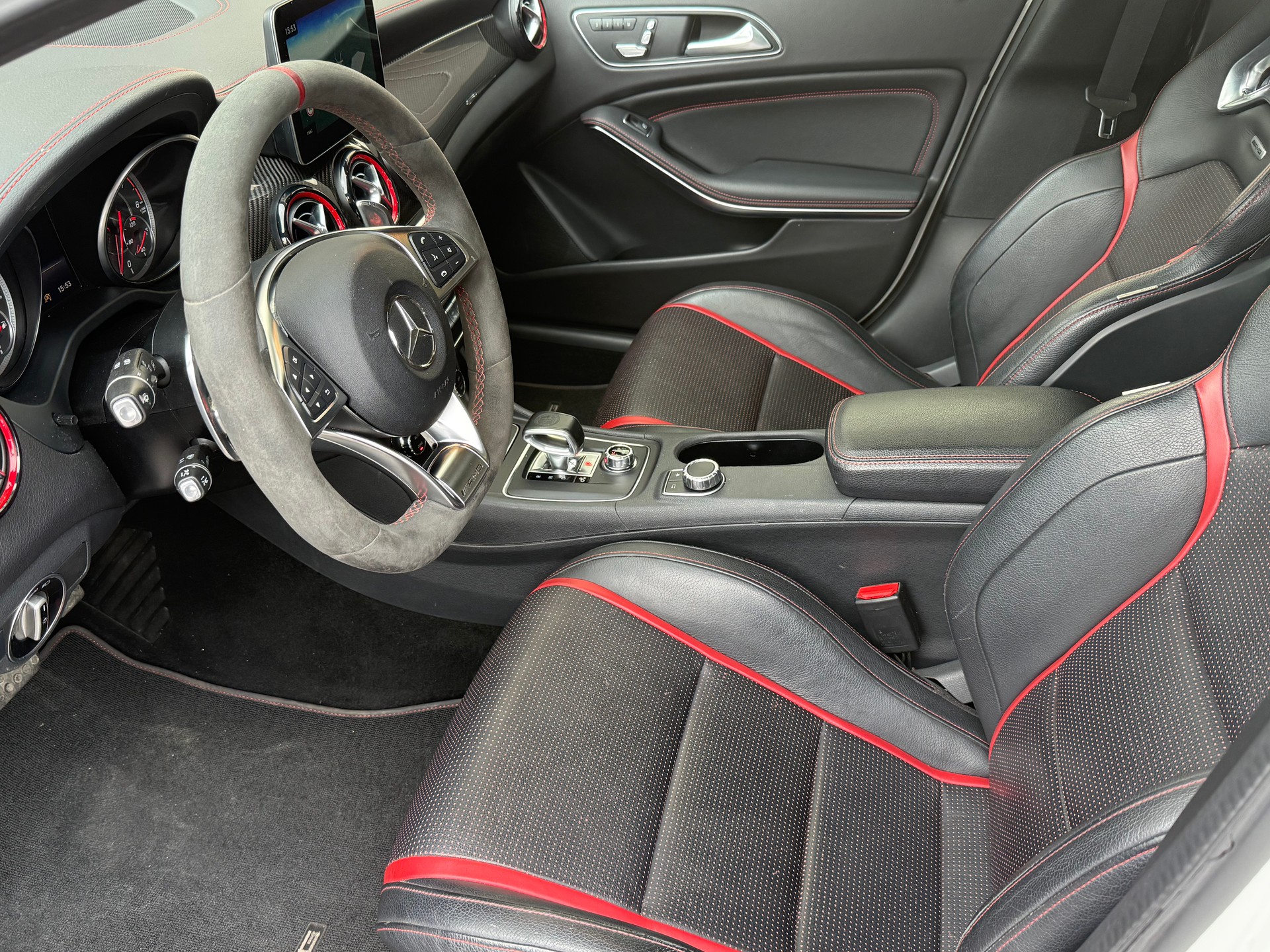 MERCEDES-BENZ GLA 45 AMG-image-10
