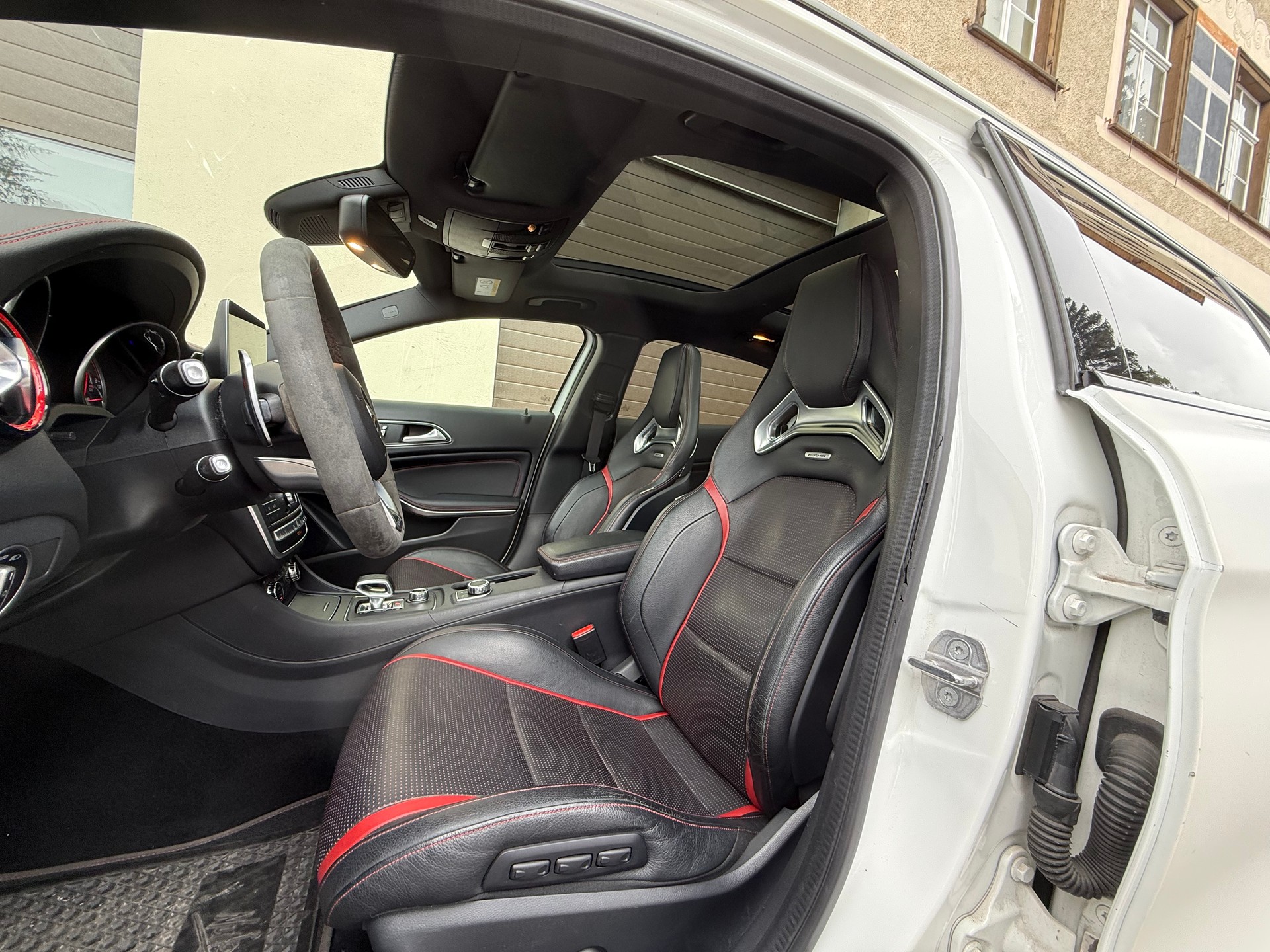 MERCEDES-BENZ GLA 45 AMG-image-8