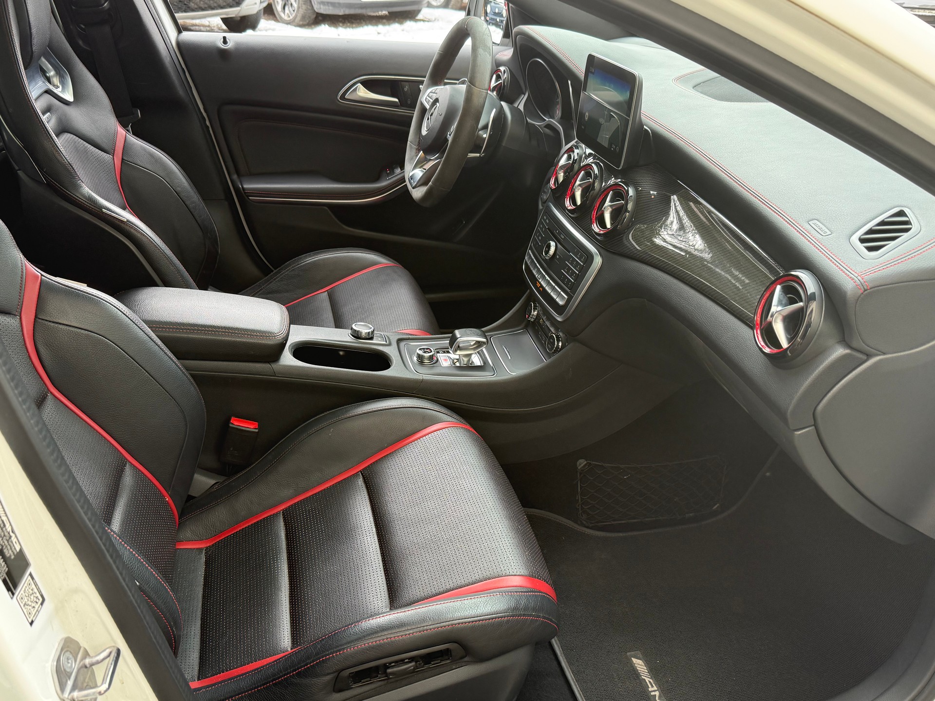 MERCEDES-BENZ GLA 45 AMG-image-13