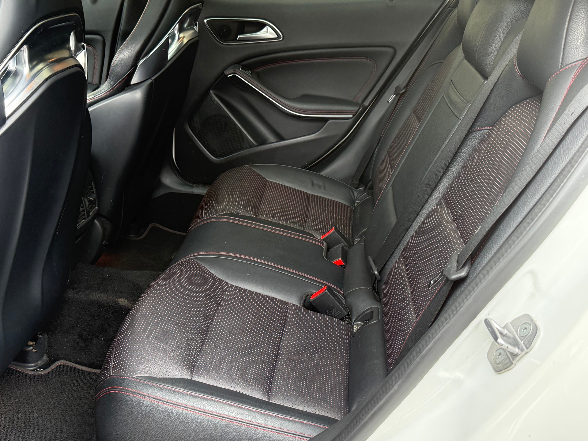 MERCEDES-BENZ GLA 45 AMG-image-15