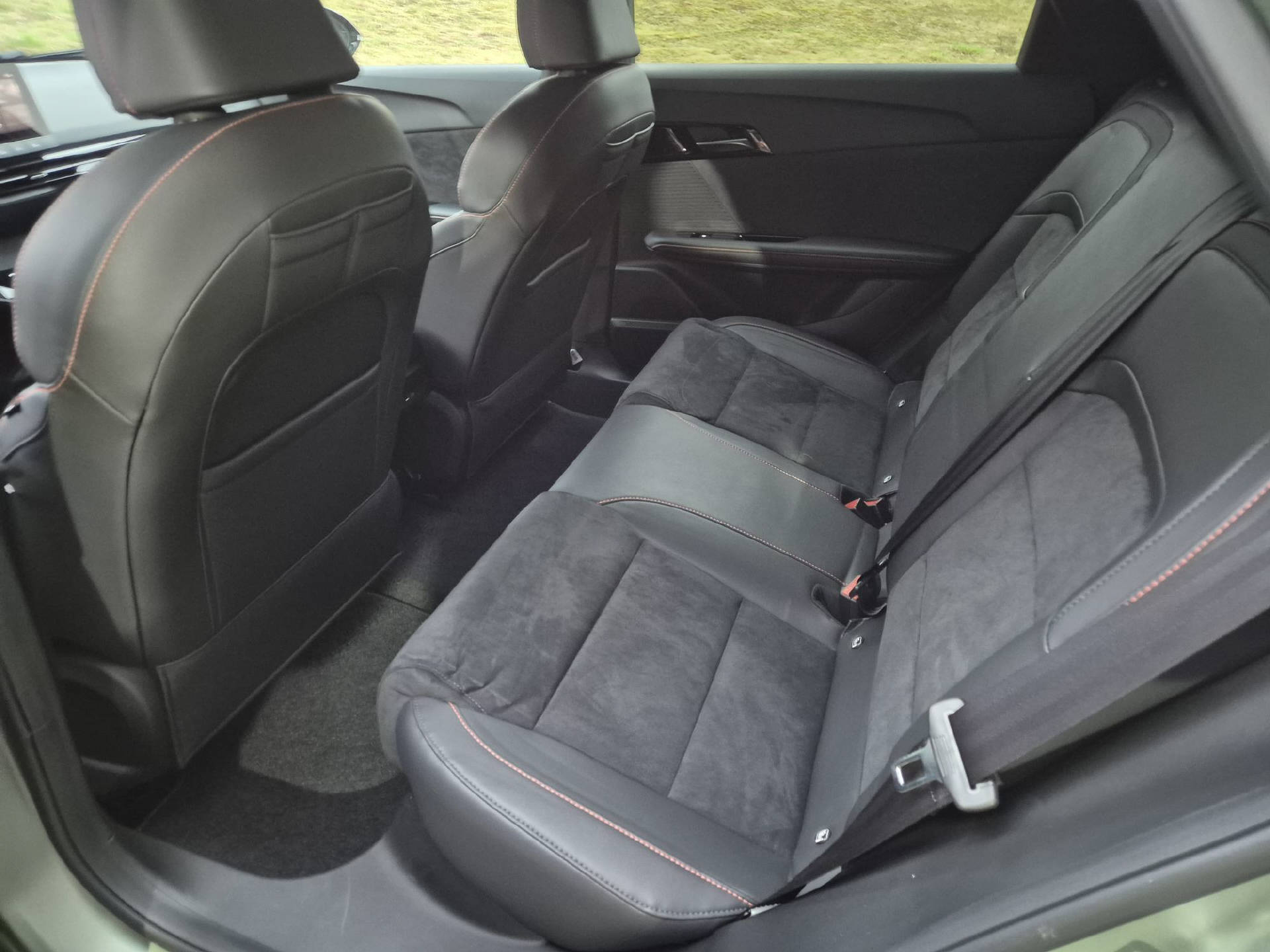 MG 4 64kWh Xpower 4WD-image-14