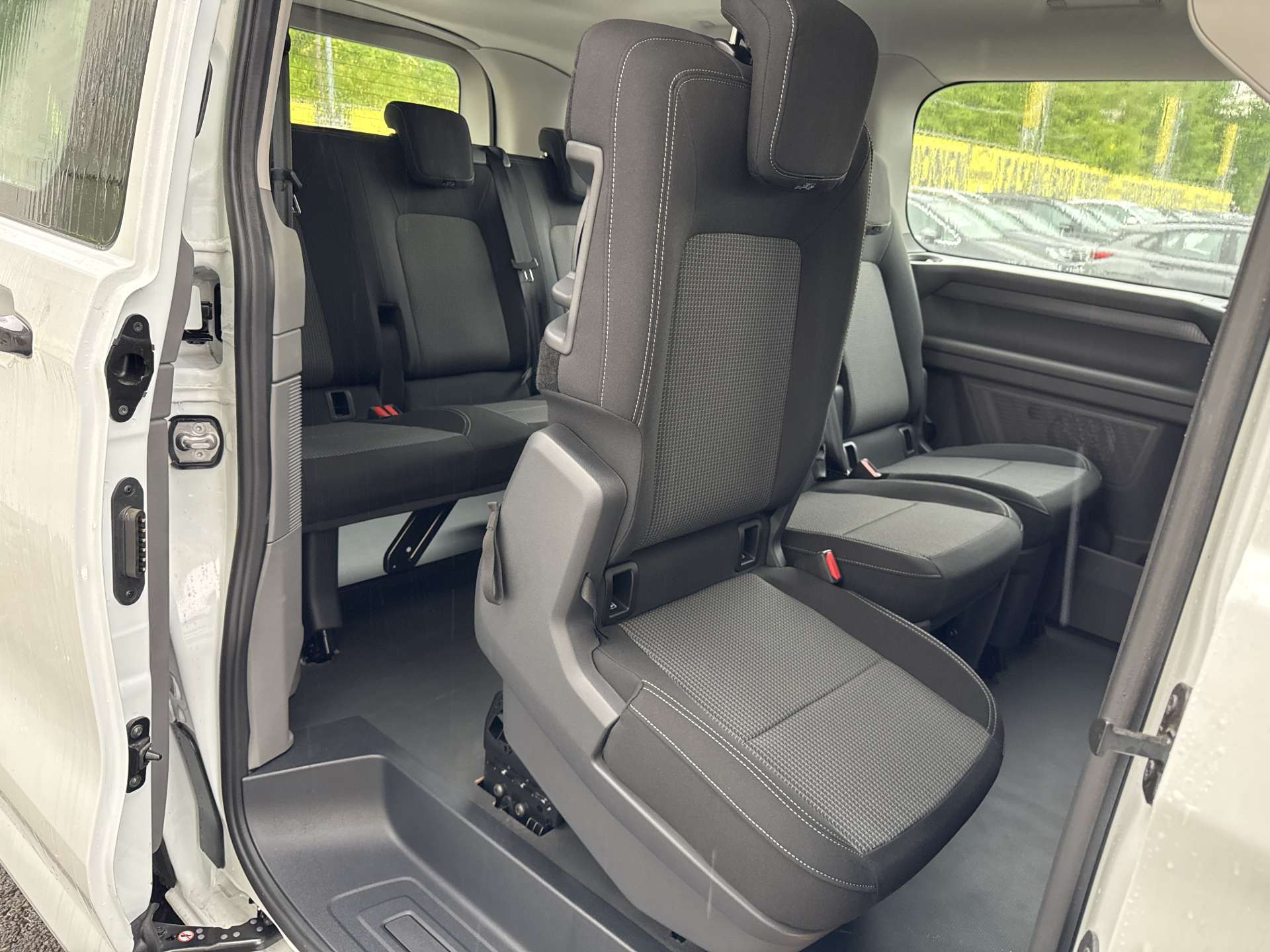VW Caravelle 2.0 TDi 8-Plätzer Top-Preis-image-13