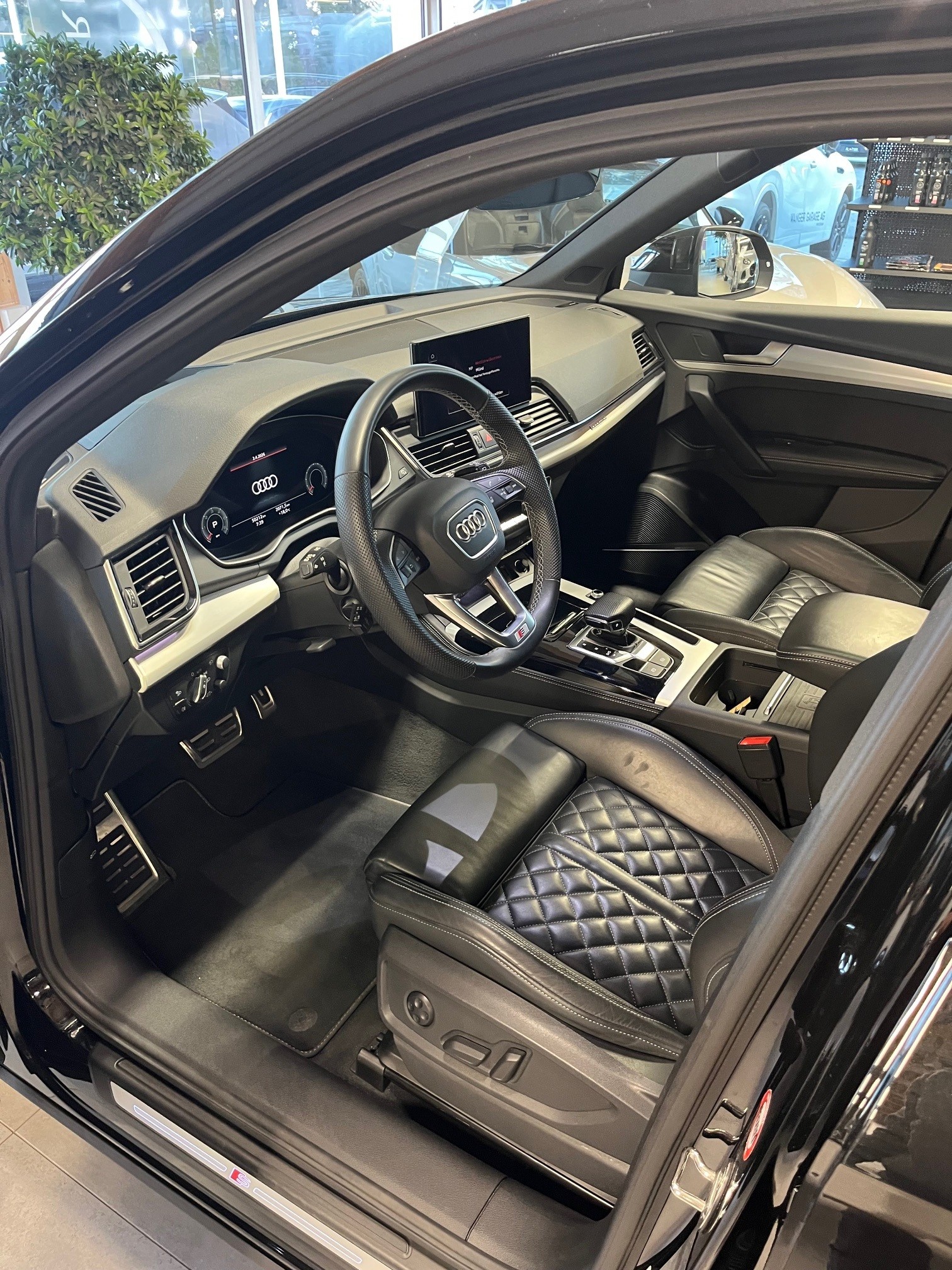 AUDI Q5 Sportback 40 TDI Blackedition quattro S-tronic-image-7