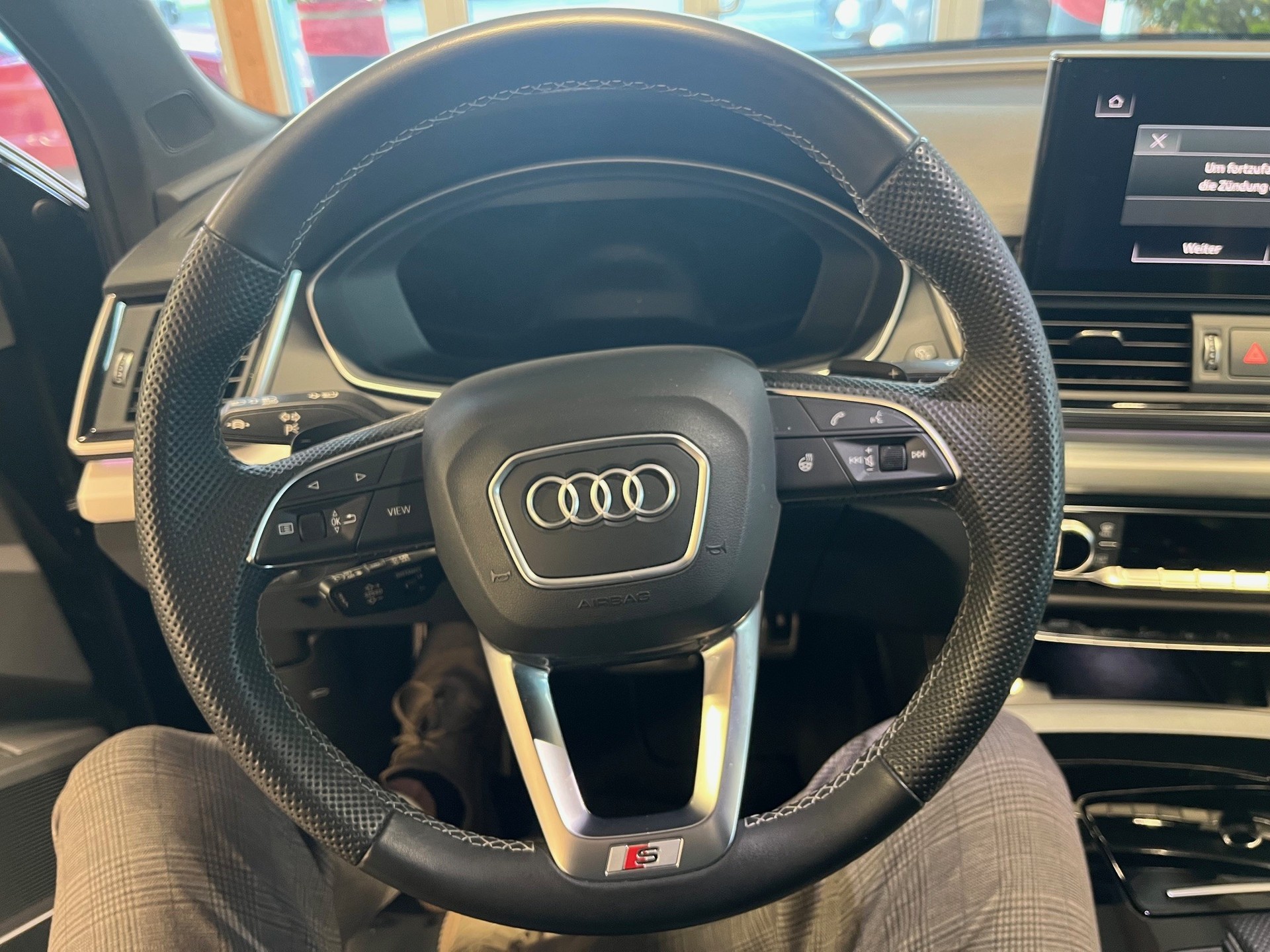 AUDI Q5 Sportback 40 TDI Blackedition quattro S-tronic-image-12