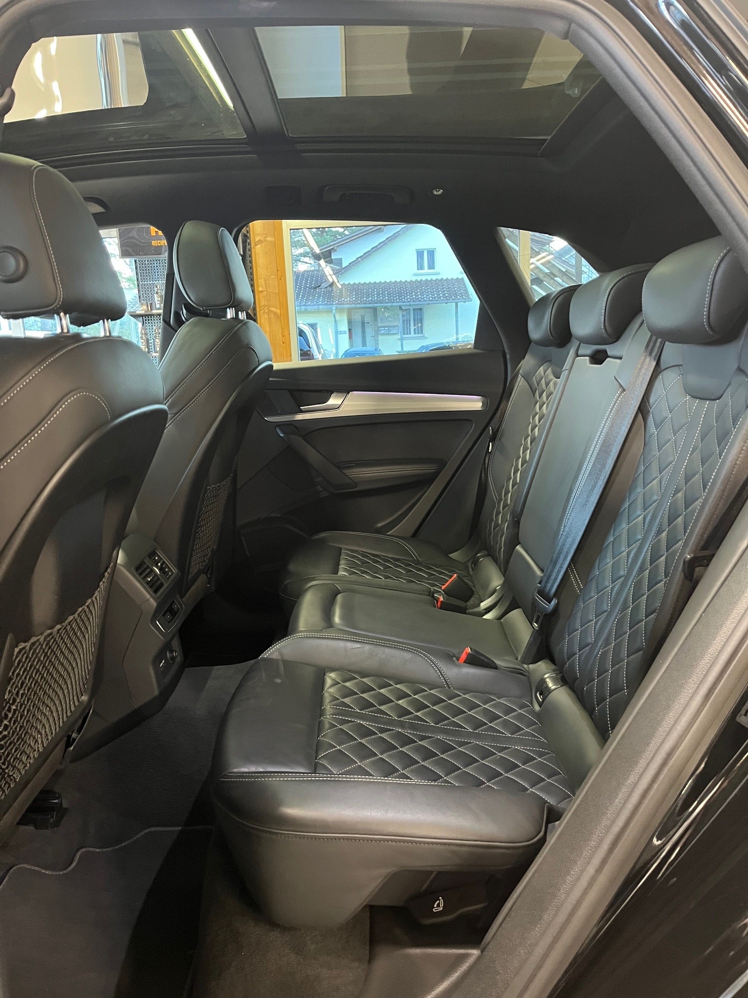 AUDI Q5 Sportback 40 TDI Blackedition quattro S-tronic-image-8