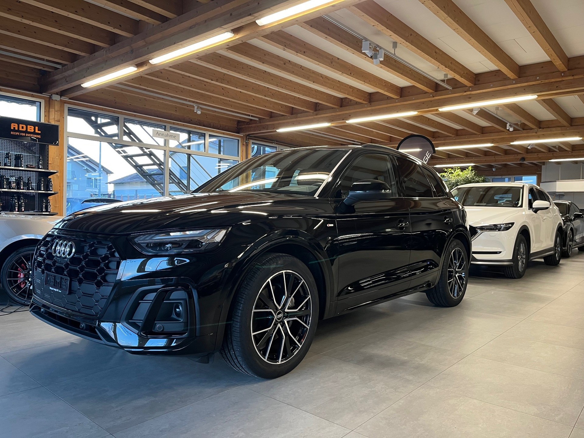 AUDI Q5 Sportback 40 TDI Blackedition quattro S-tronic-image-2