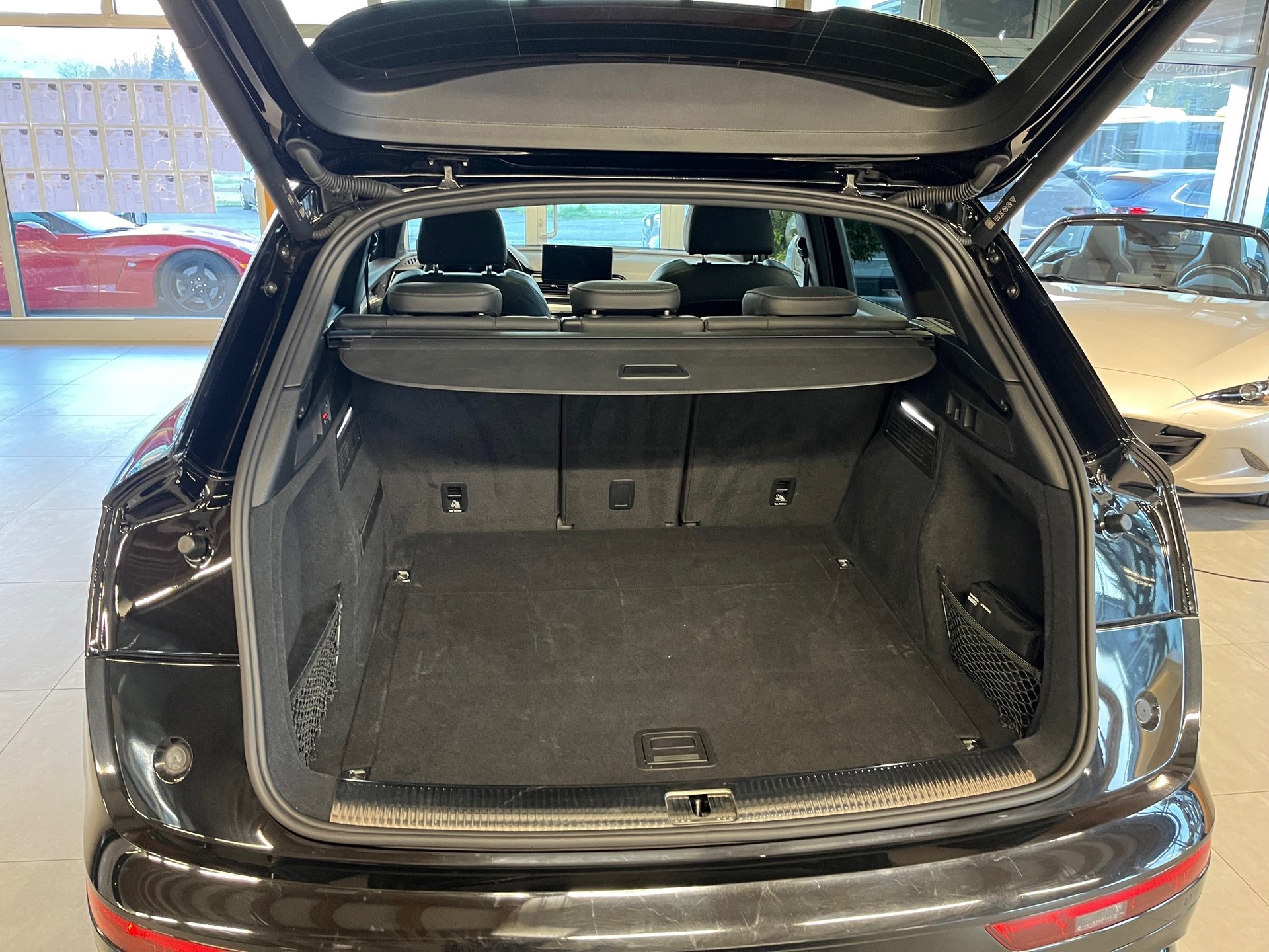 AUDI Q5 Sportback 40 TDI Blackedition quattro S-tronic-image-9