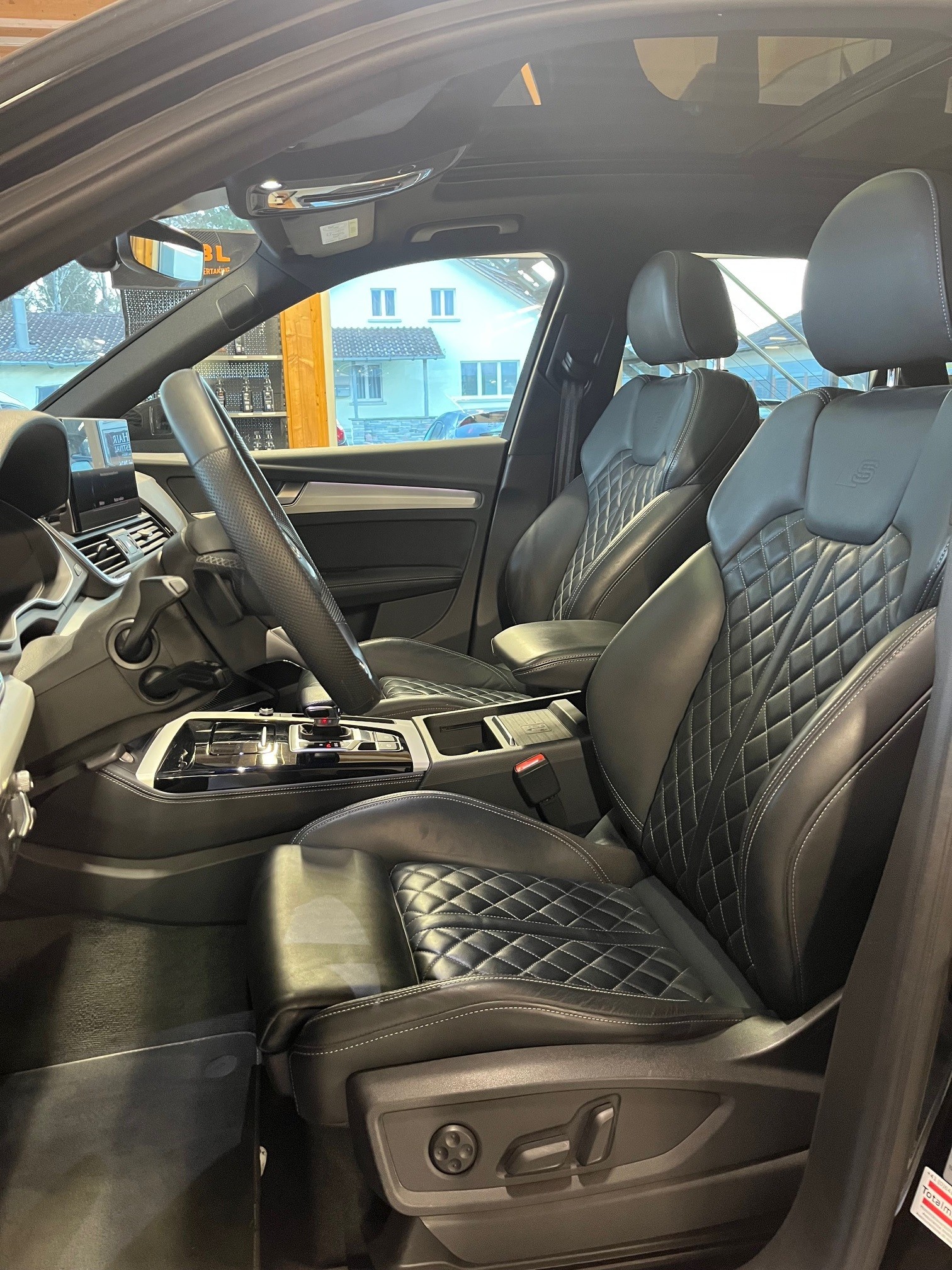 AUDI Q5 Sportback 40 TDI Blackedition quattro S-tronic-image-6