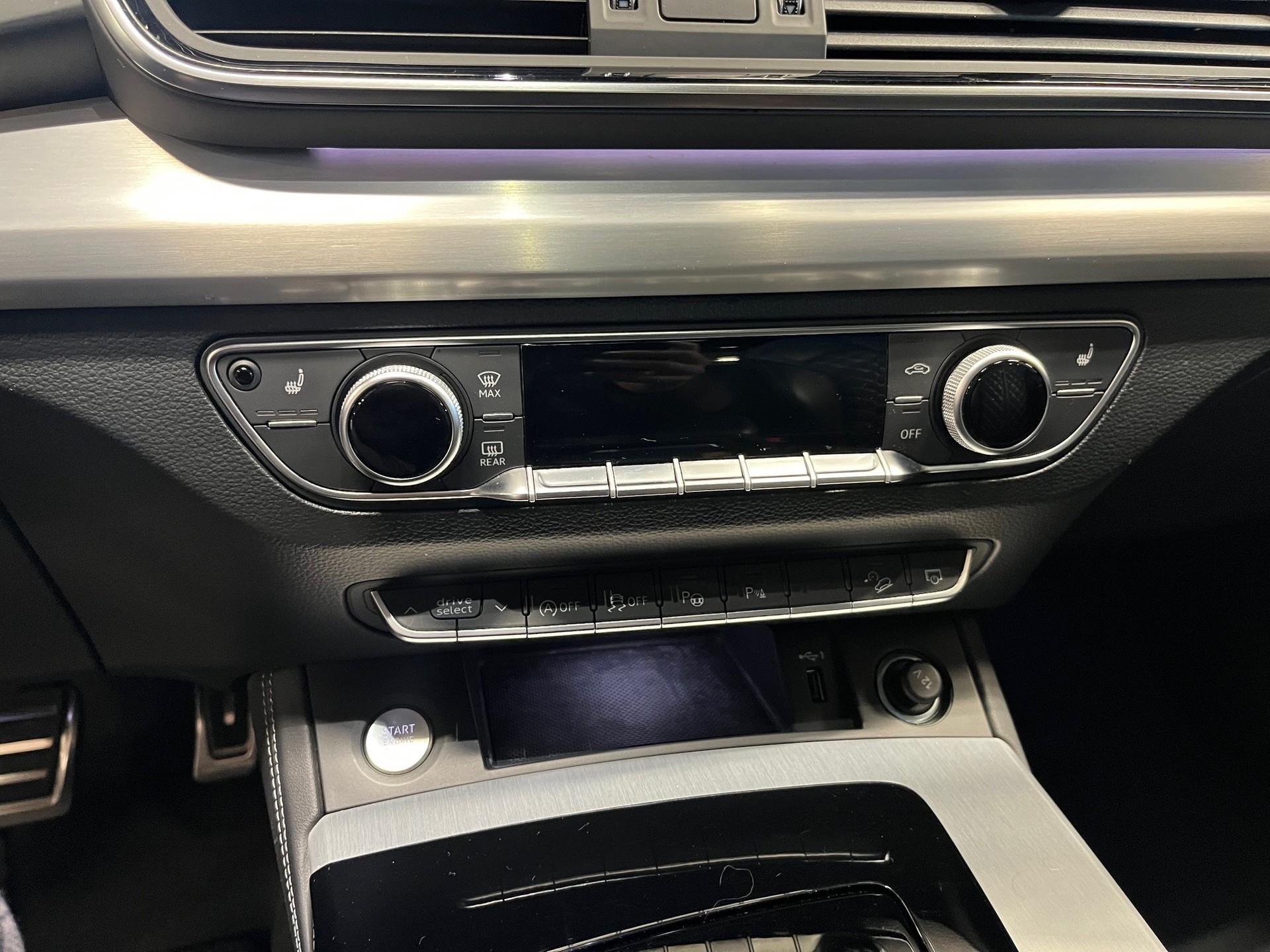 AUDI Q5 Sportback 40 TDI Blackedition quattro S-tronic-image-13