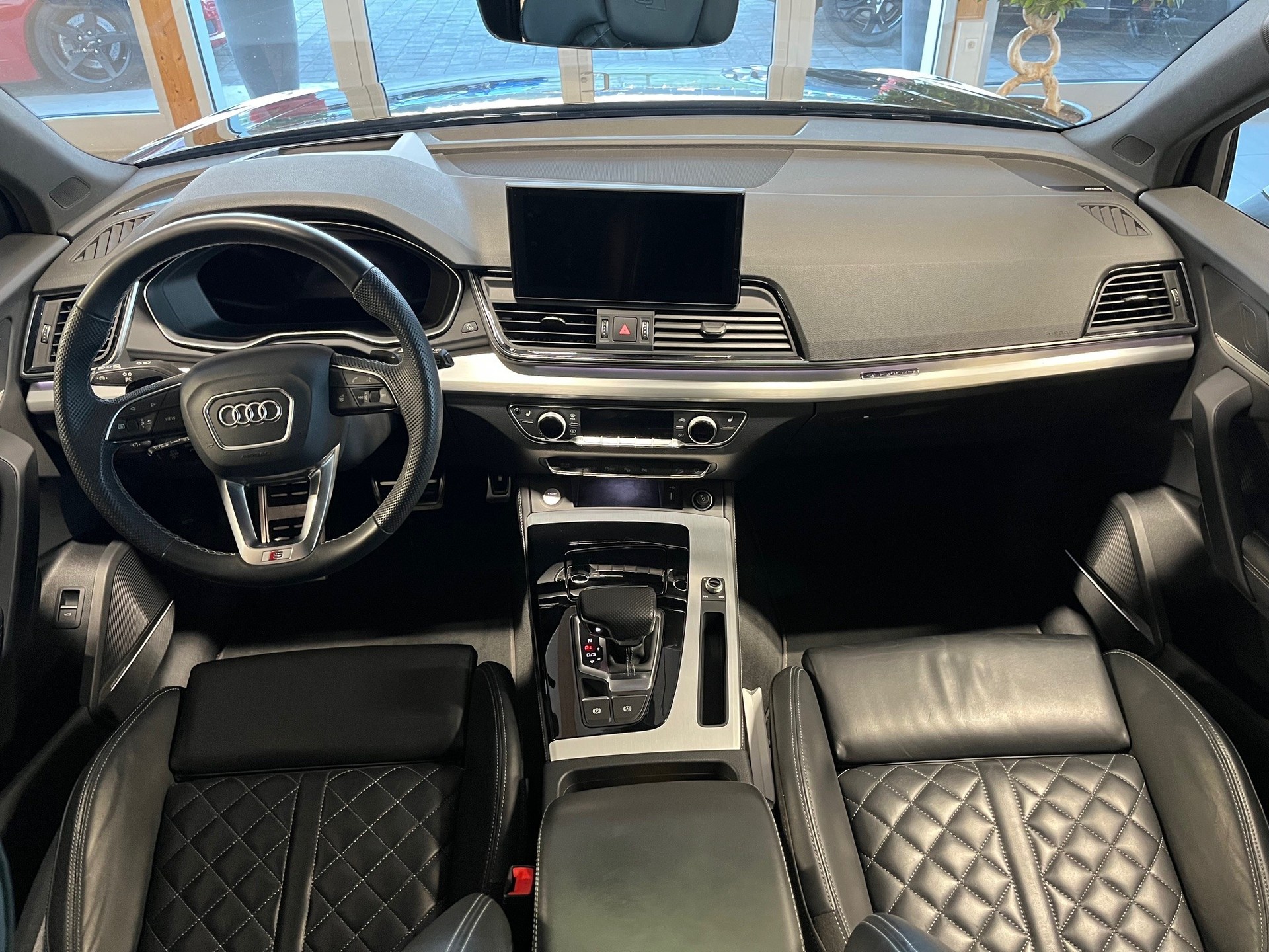 AUDI Q5 Sportback 40 TDI Blackedition quattro S-tronic-image-5