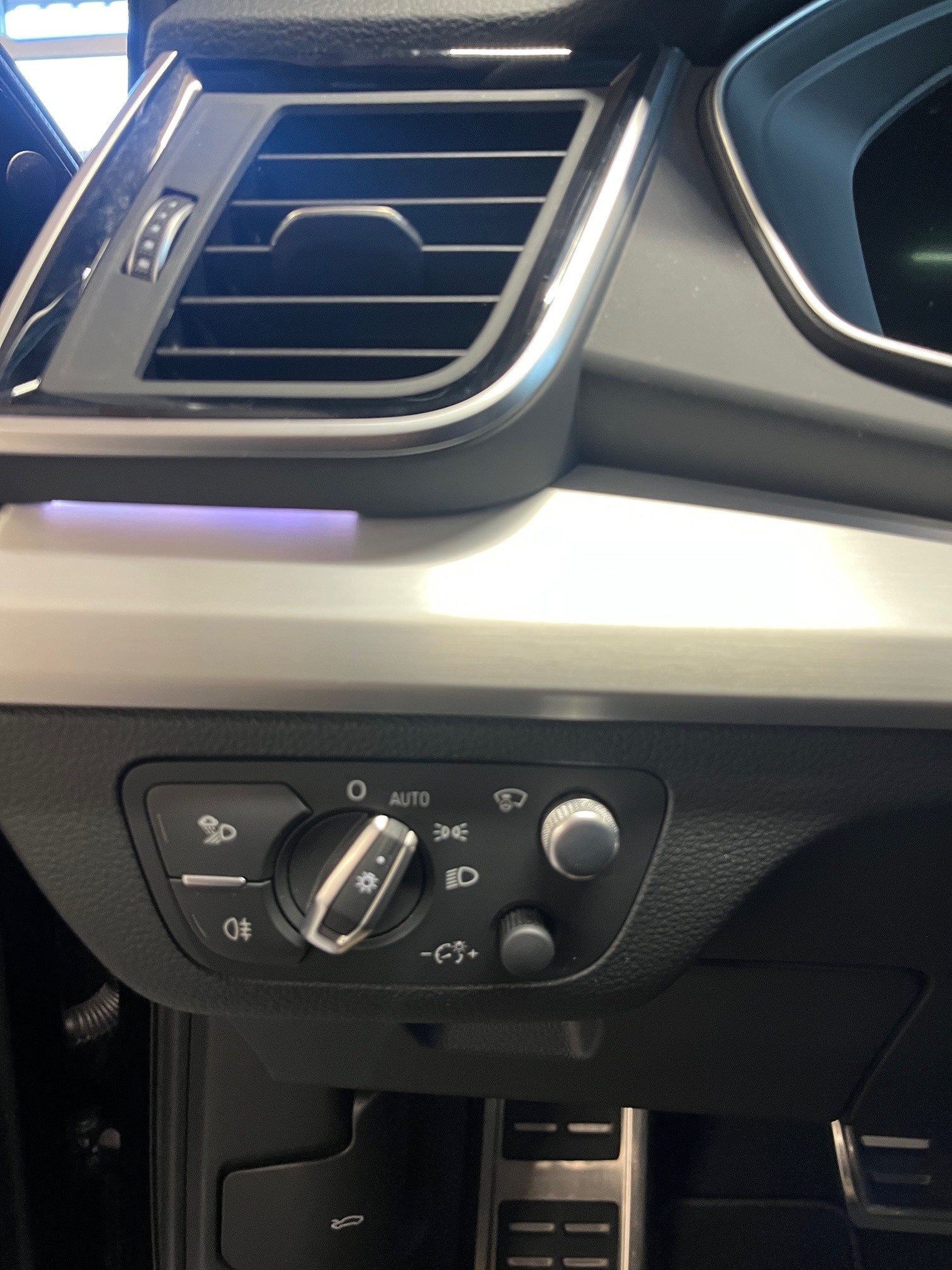 AUDI Q5 Sportback 40 TDI Blackedition quattro S-tronic-image-14