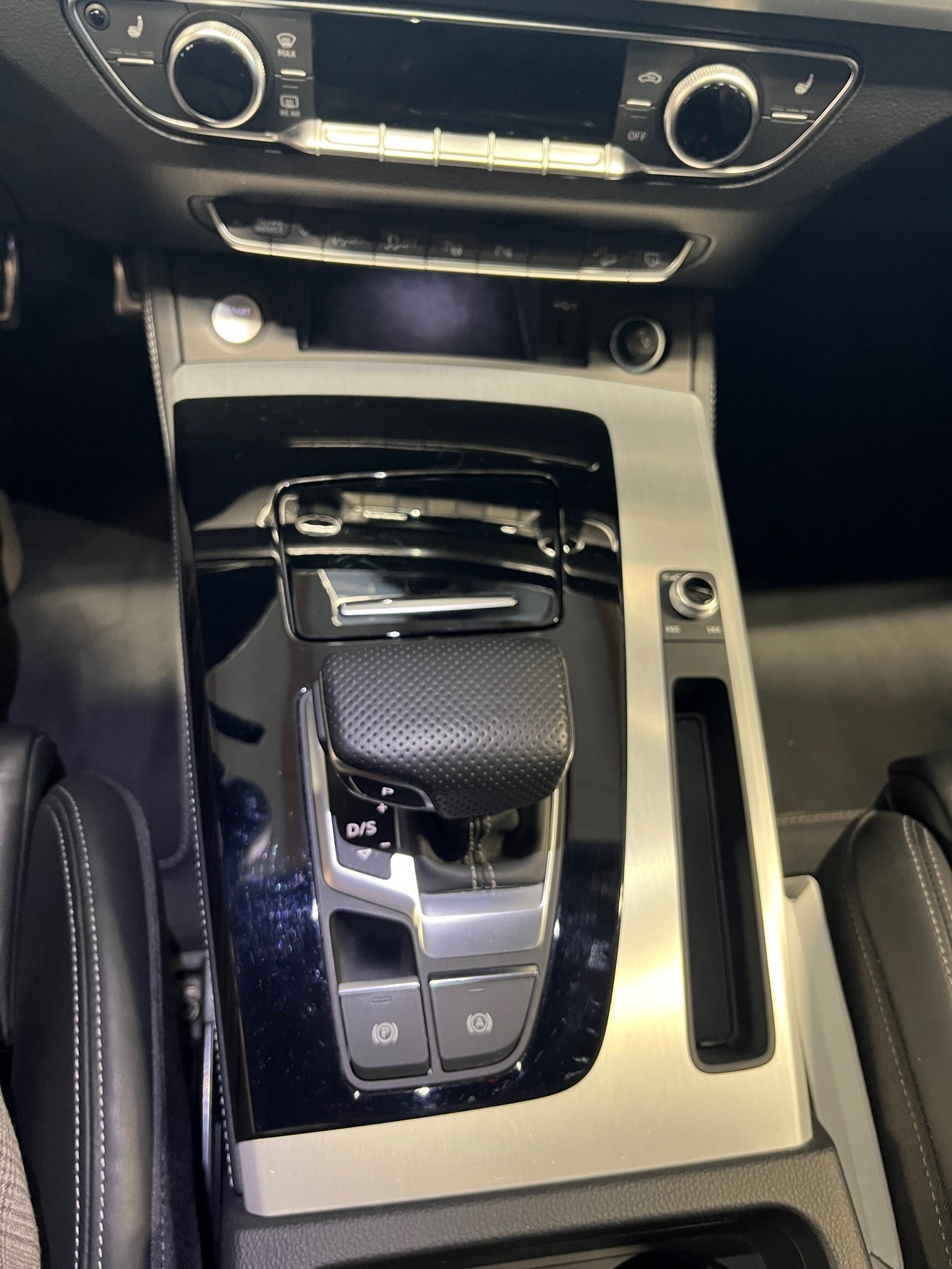 AUDI Q5 Sportback 40 TDI Blackedition quattro S-tronic-image-11
