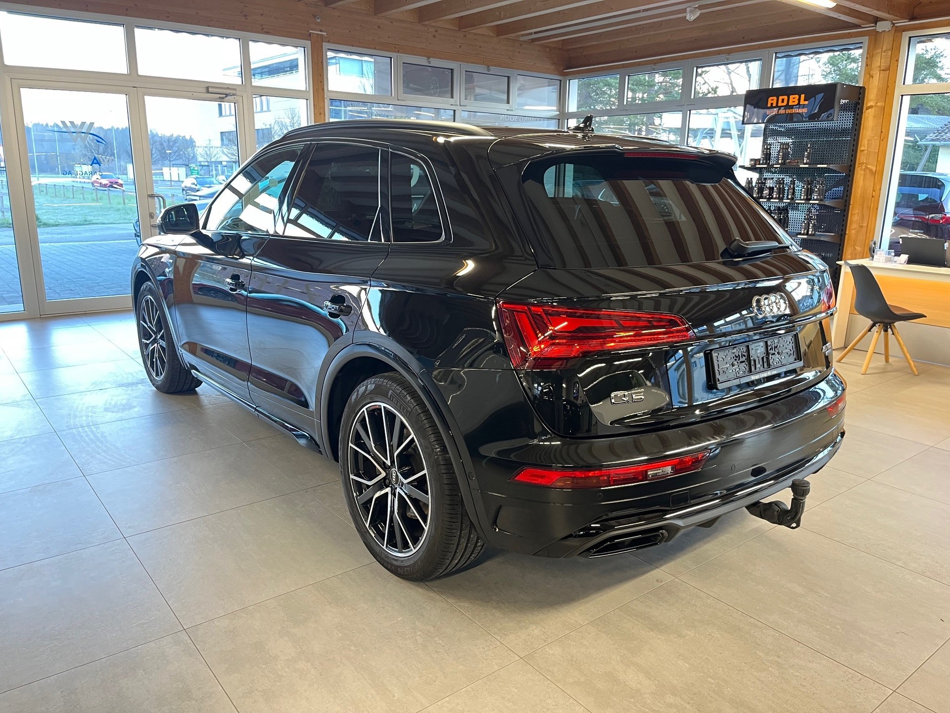 AUDI Q5 Sportback 40 TDI Blackedition quattro S-tronic-image-4