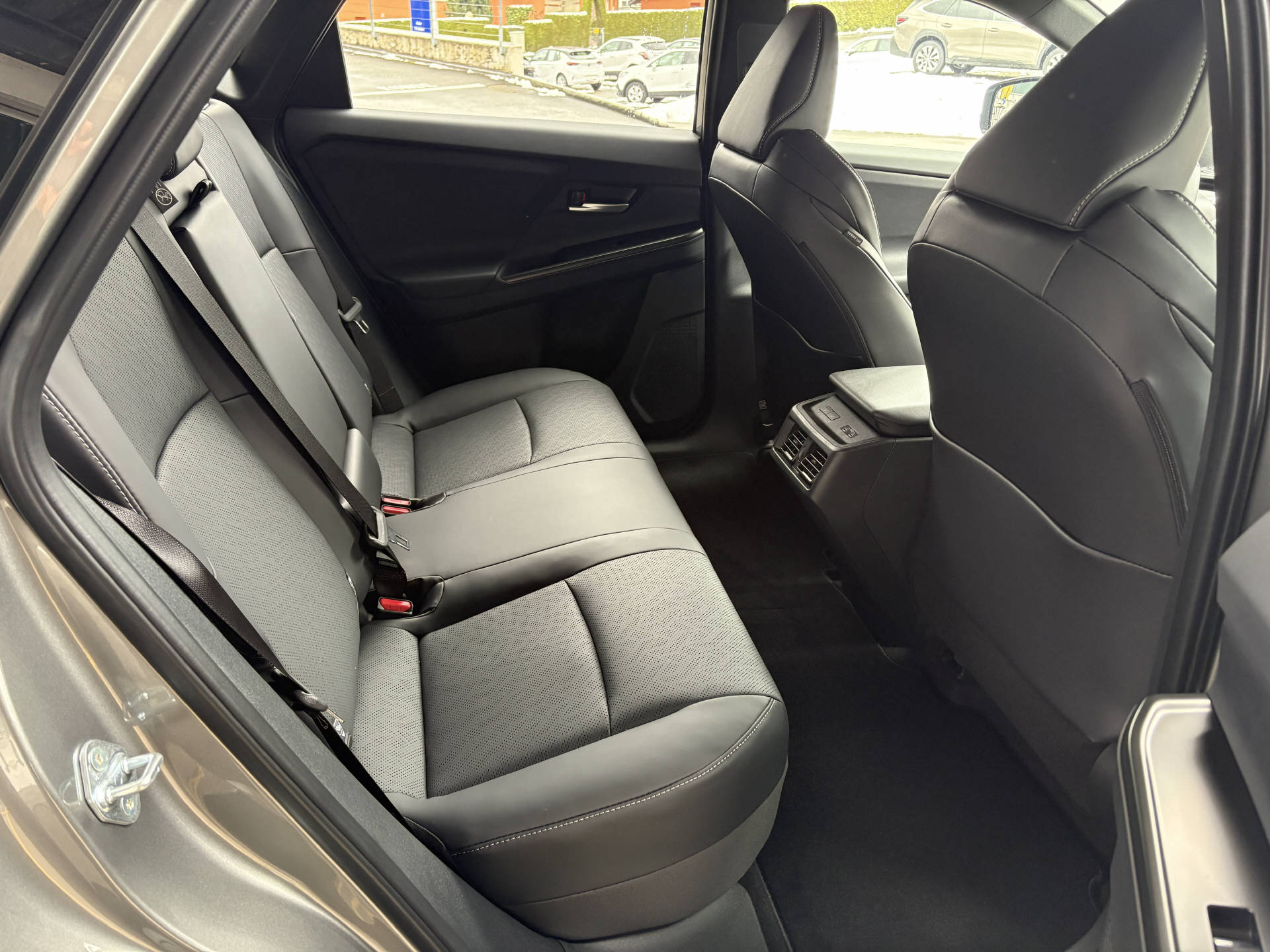 SUBARU Solterra eV Luxury AWD-image-5