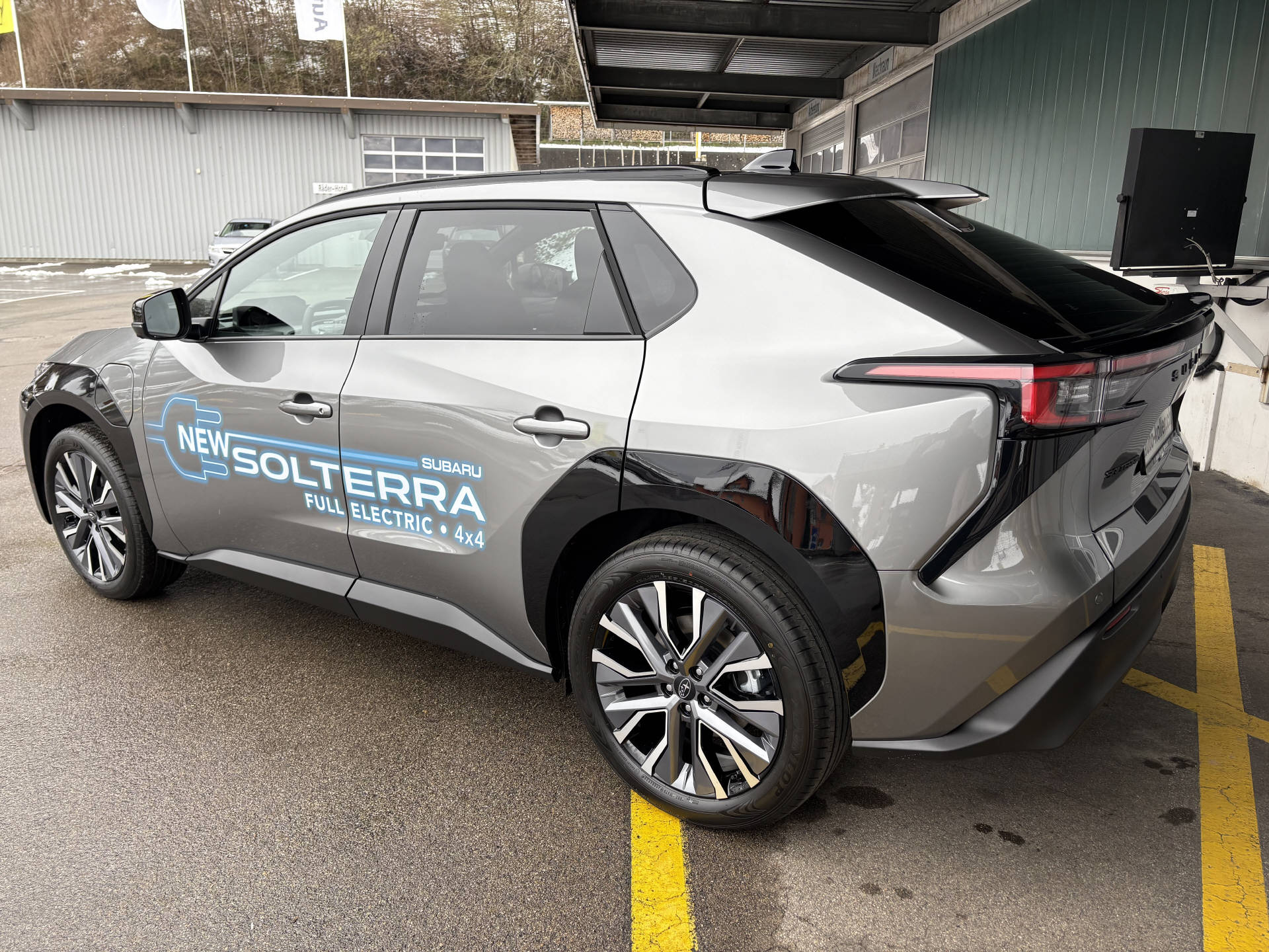 SUBARU Solterra eV Luxury AWD-image-1