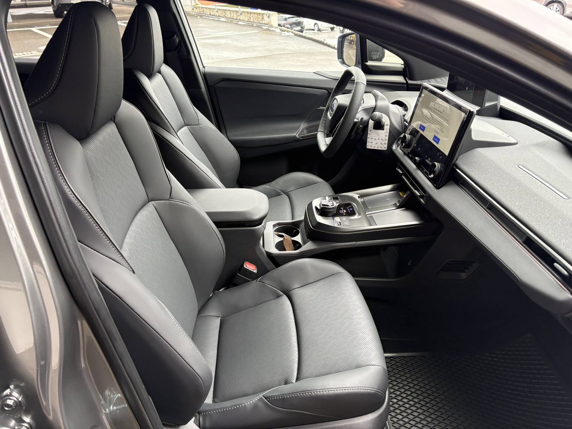 SUBARU Solterra eV Luxury AWD-image-4