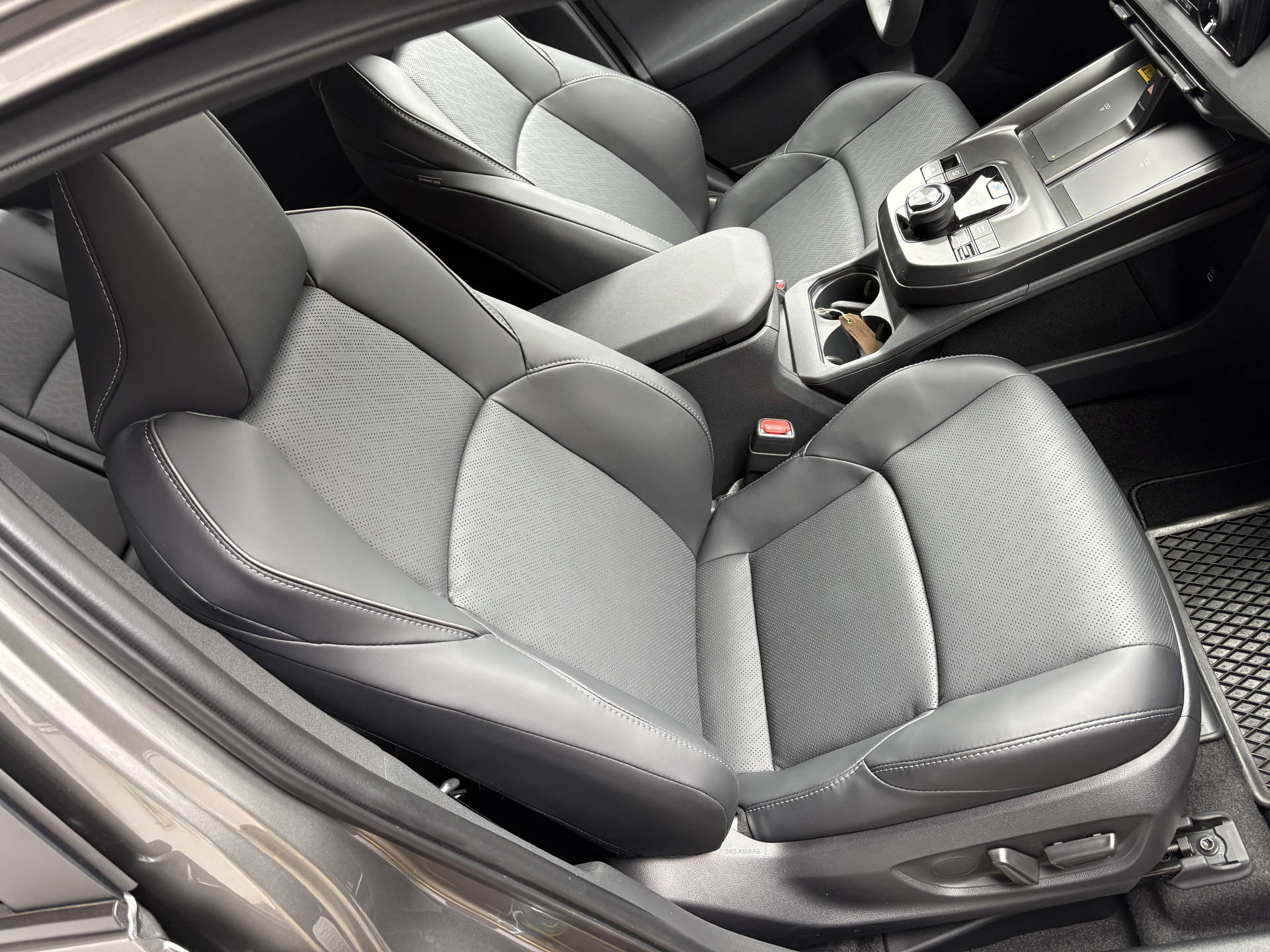 SUBARU Solterra eV Luxury AWD-image-3