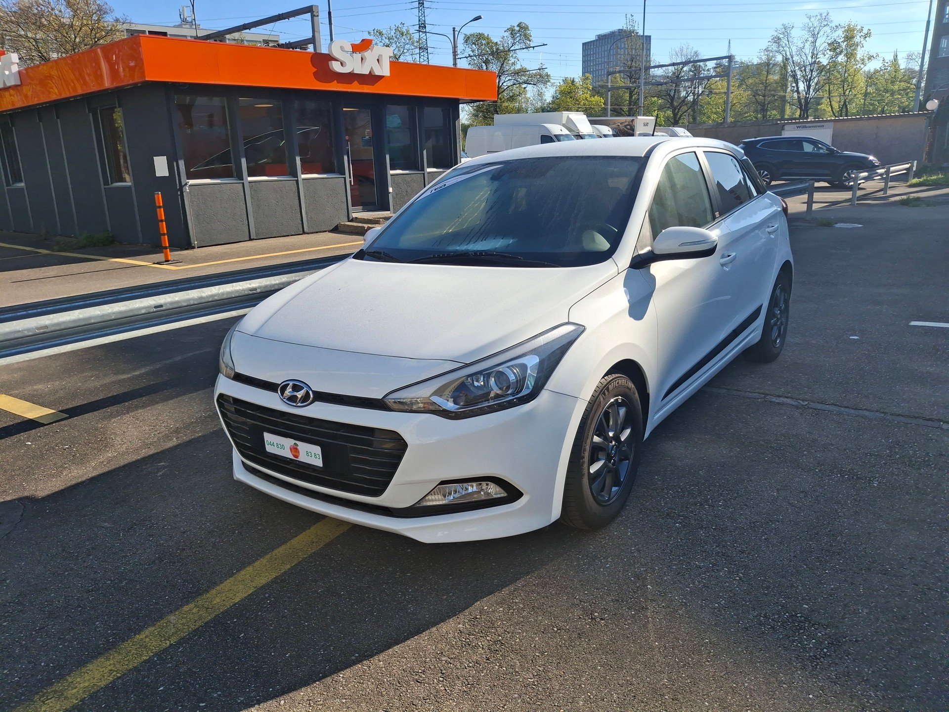 HYUNDAI i20 1.0 T-GDi Amplia-image-1