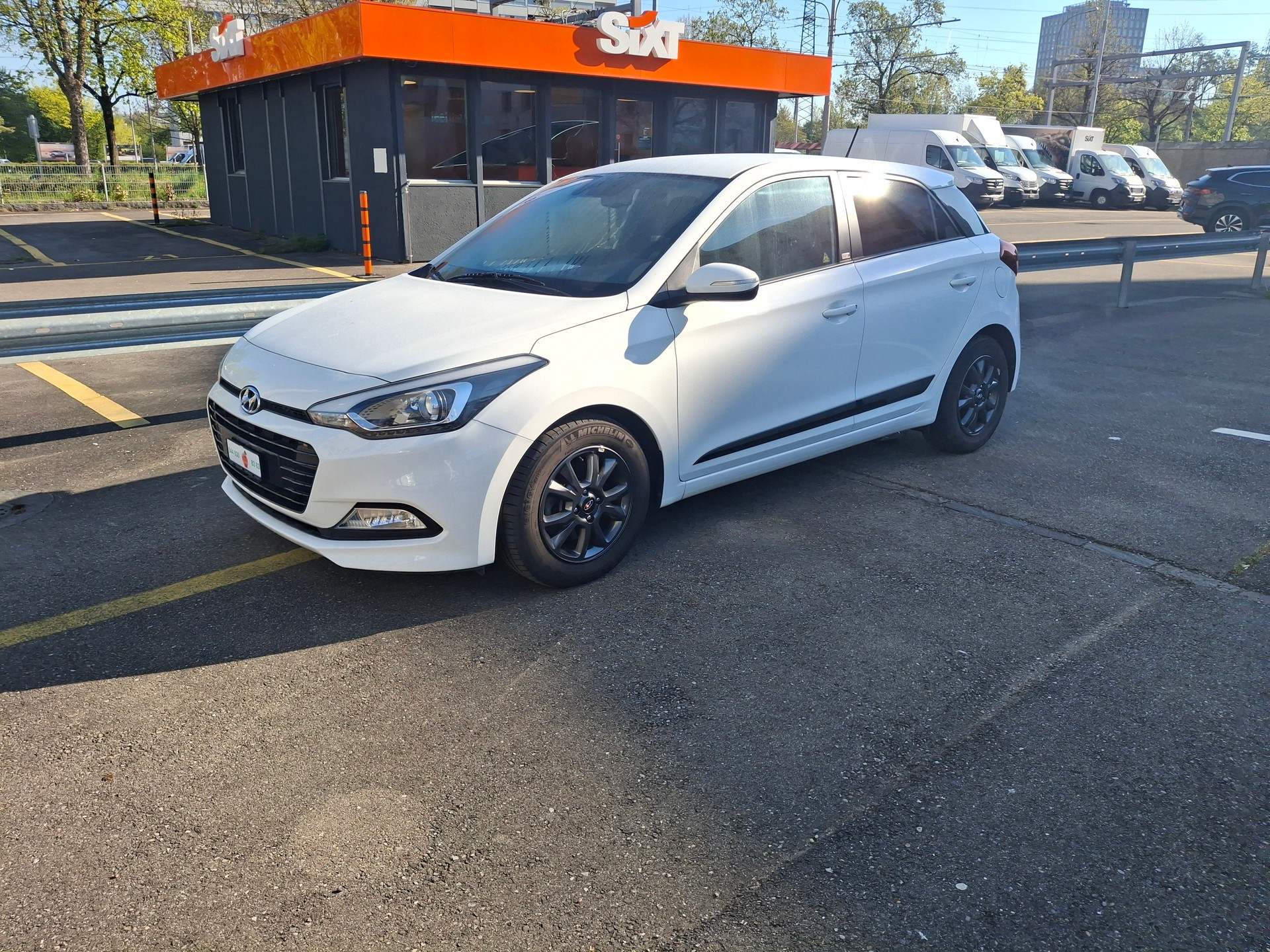 HYUNDAI i20 1.0 T-GDi Amplia-image-2