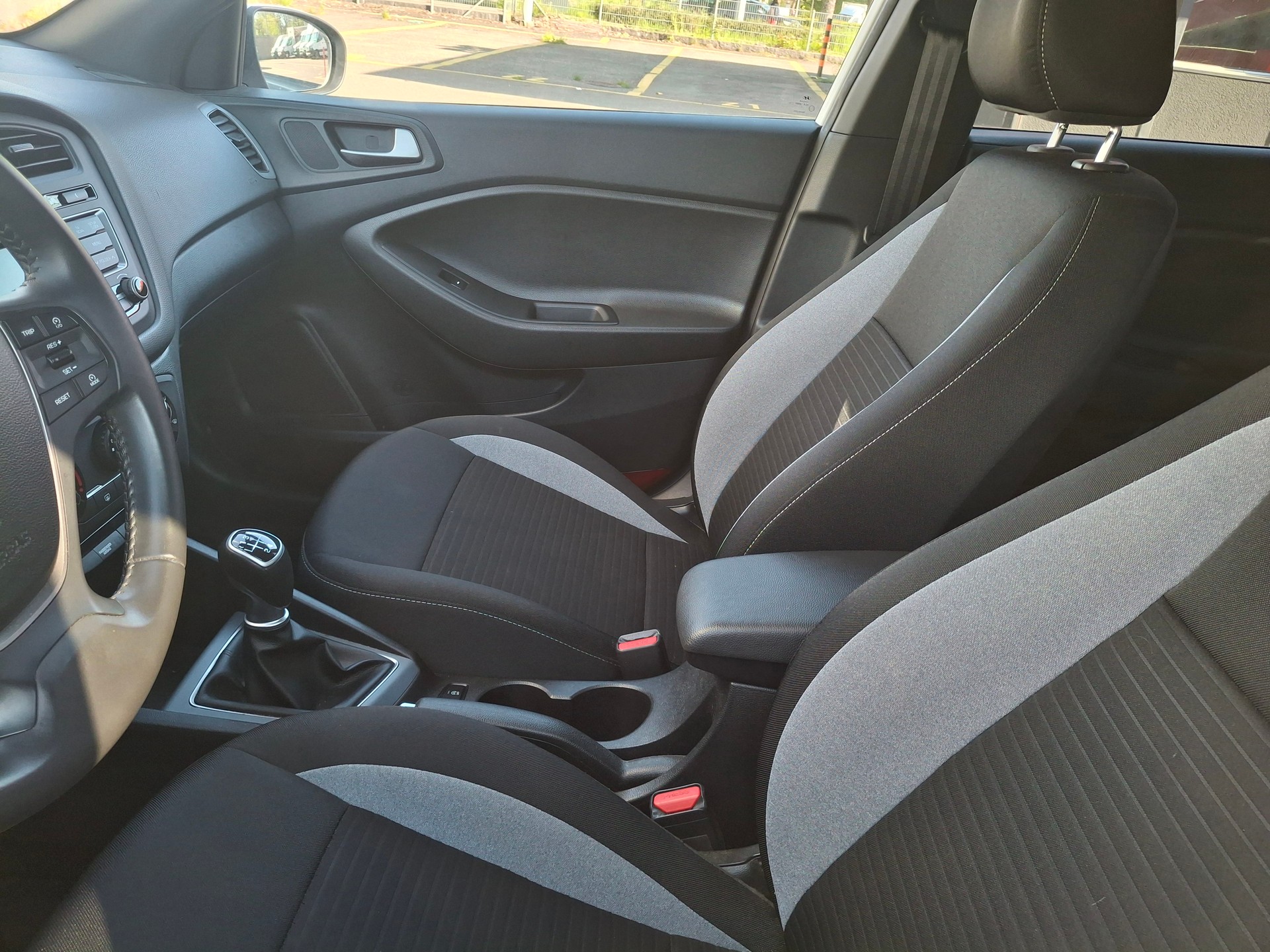 HYUNDAI i20 1.0 T-GDi Amplia-image-19