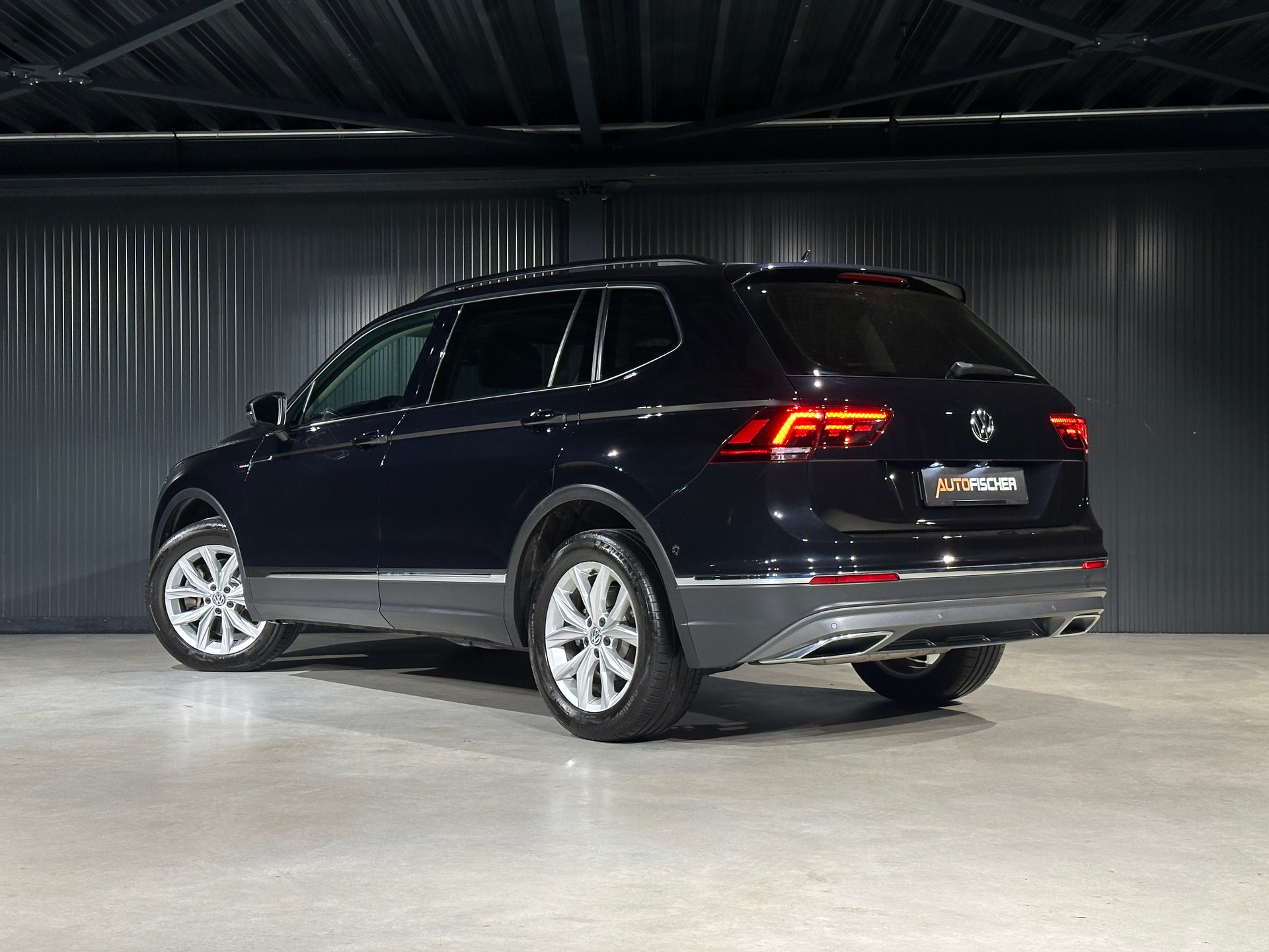VW Tiguan Allspace 2.0TSI Highline 4Motion DSG-image-1