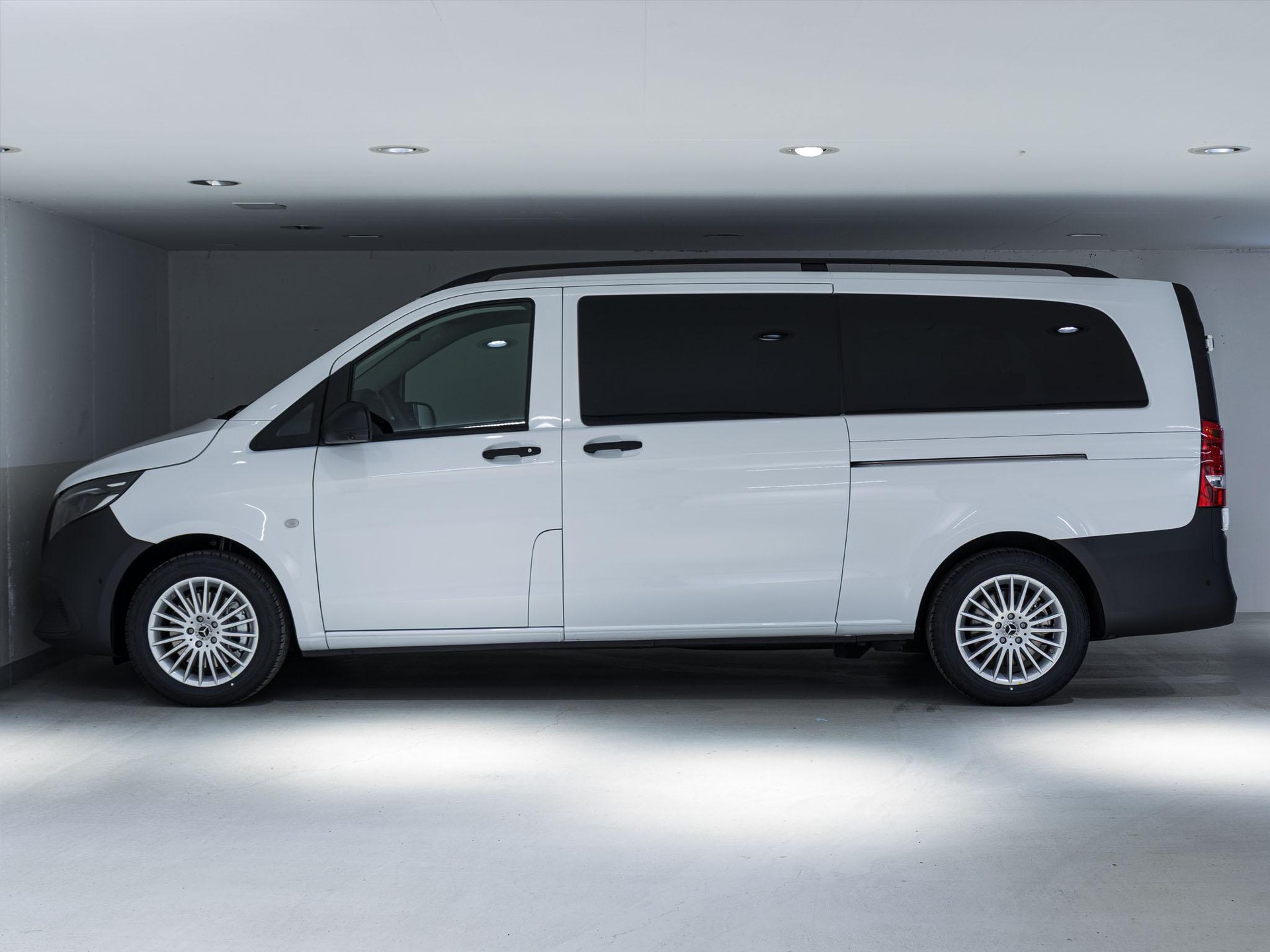 MERCEDES-BENZ Vito 119 CDI 4x4 Tourer PRO Extralang-image-4