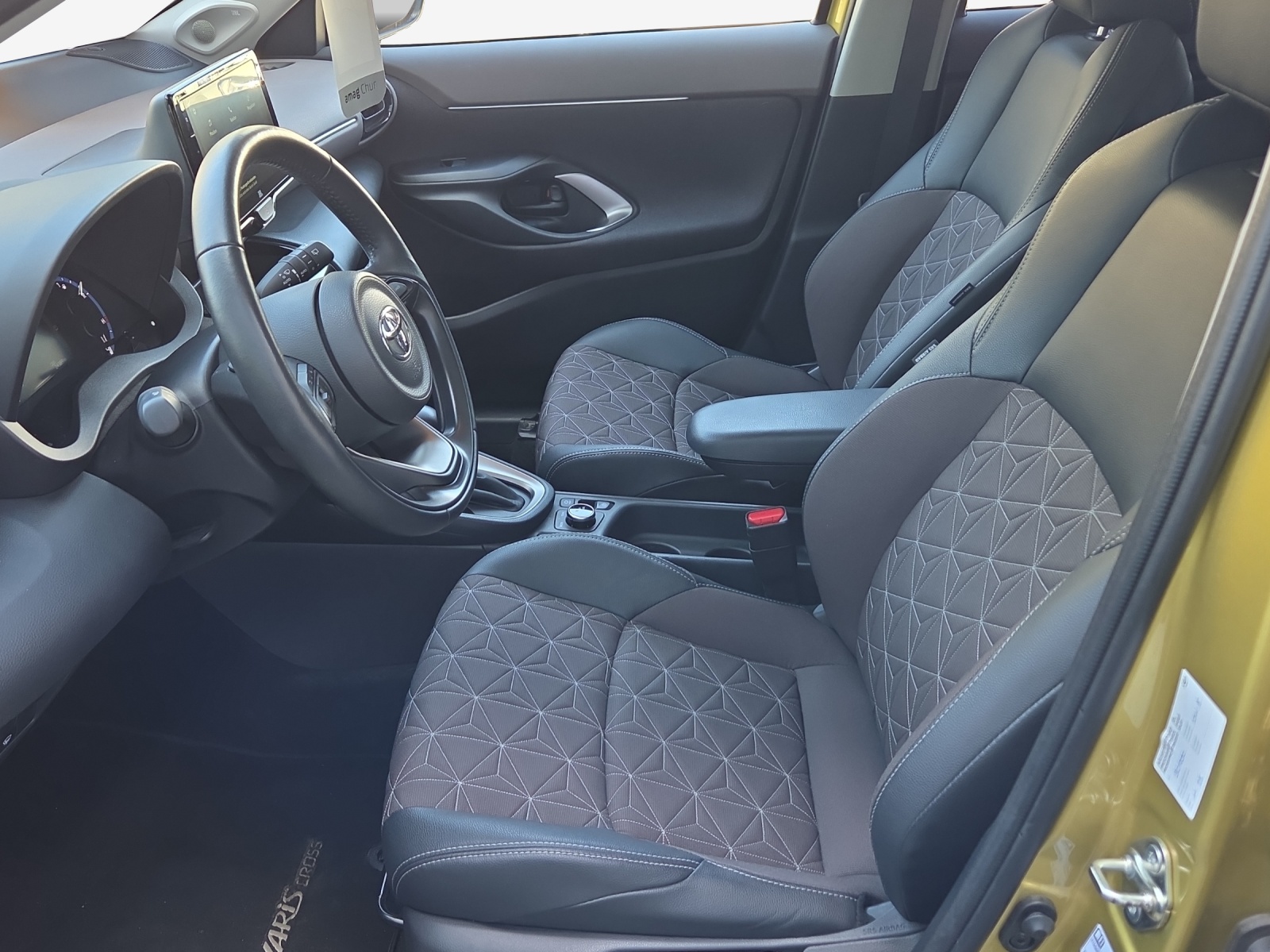 TOYOTA Yaris Cross 1.5 Comfort e-CVT AWDi-image-7
