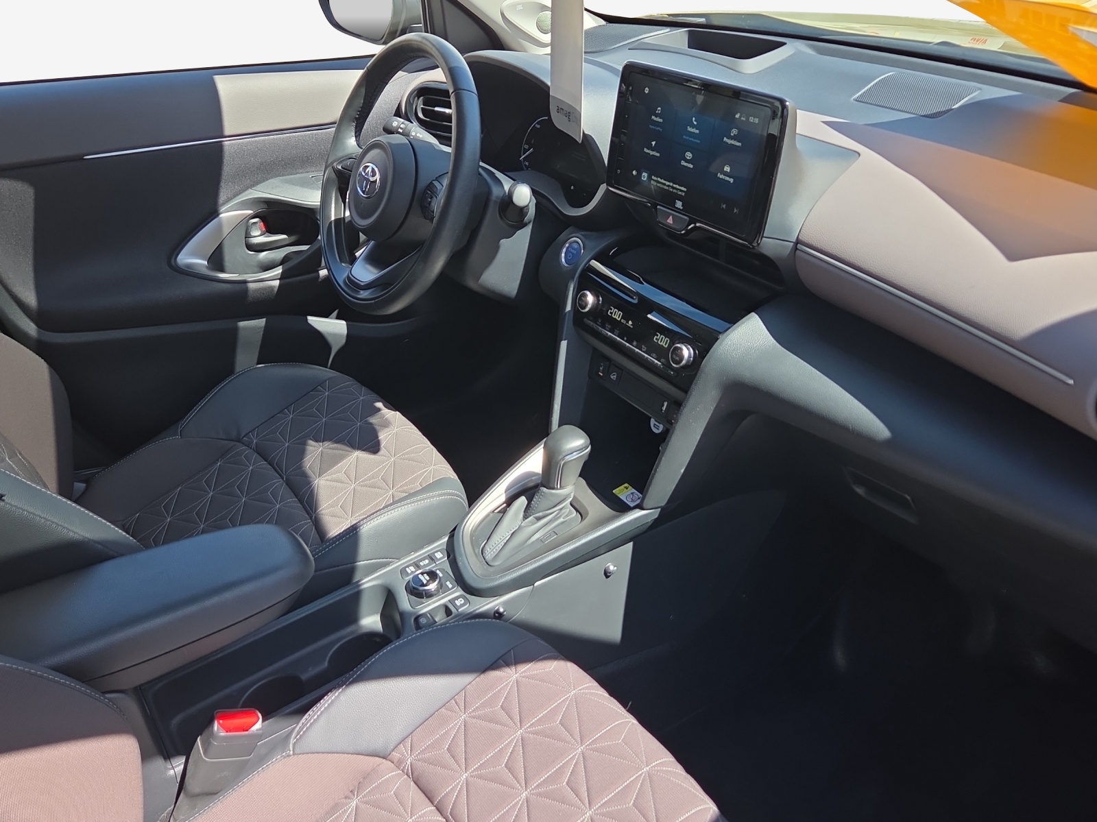 TOYOTA Yaris Cross 1.5 Comfort e-CVT AWDi-image-14