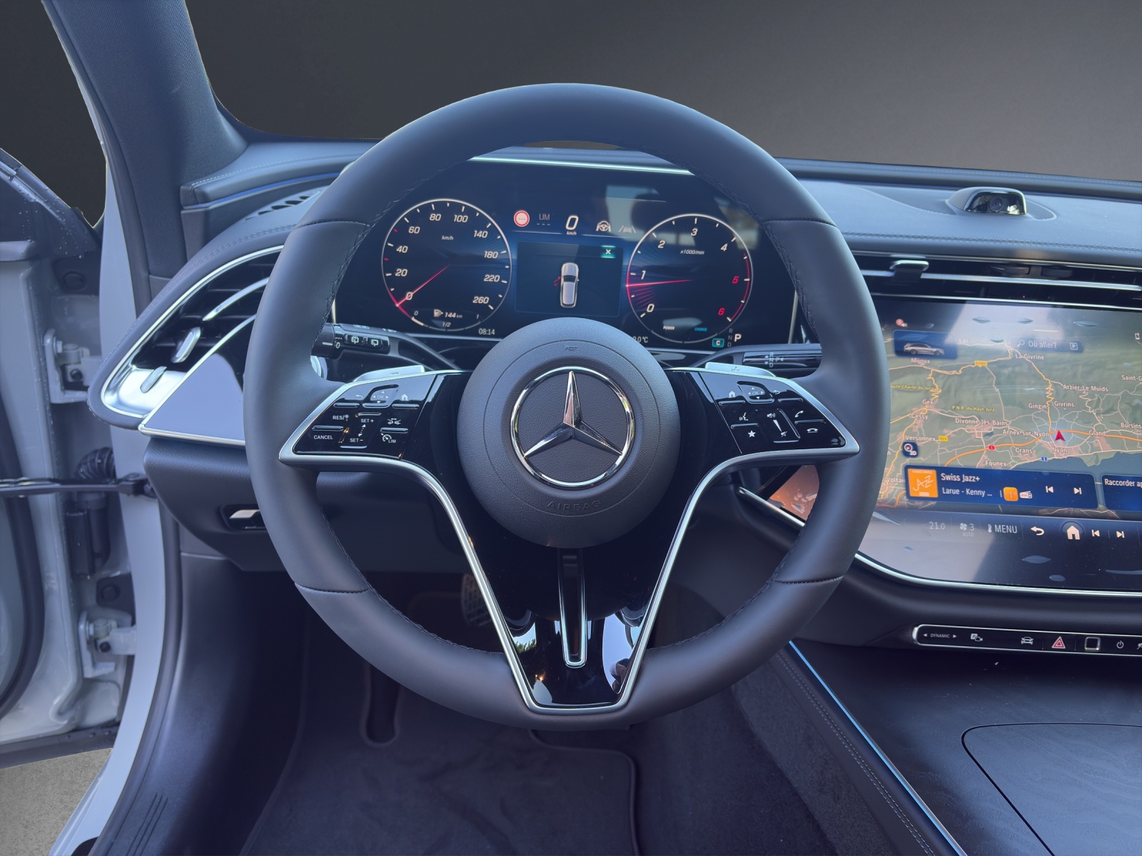 MERCEDES-BENZ E 220 d T 4Matic 9G-Tronic-image-15