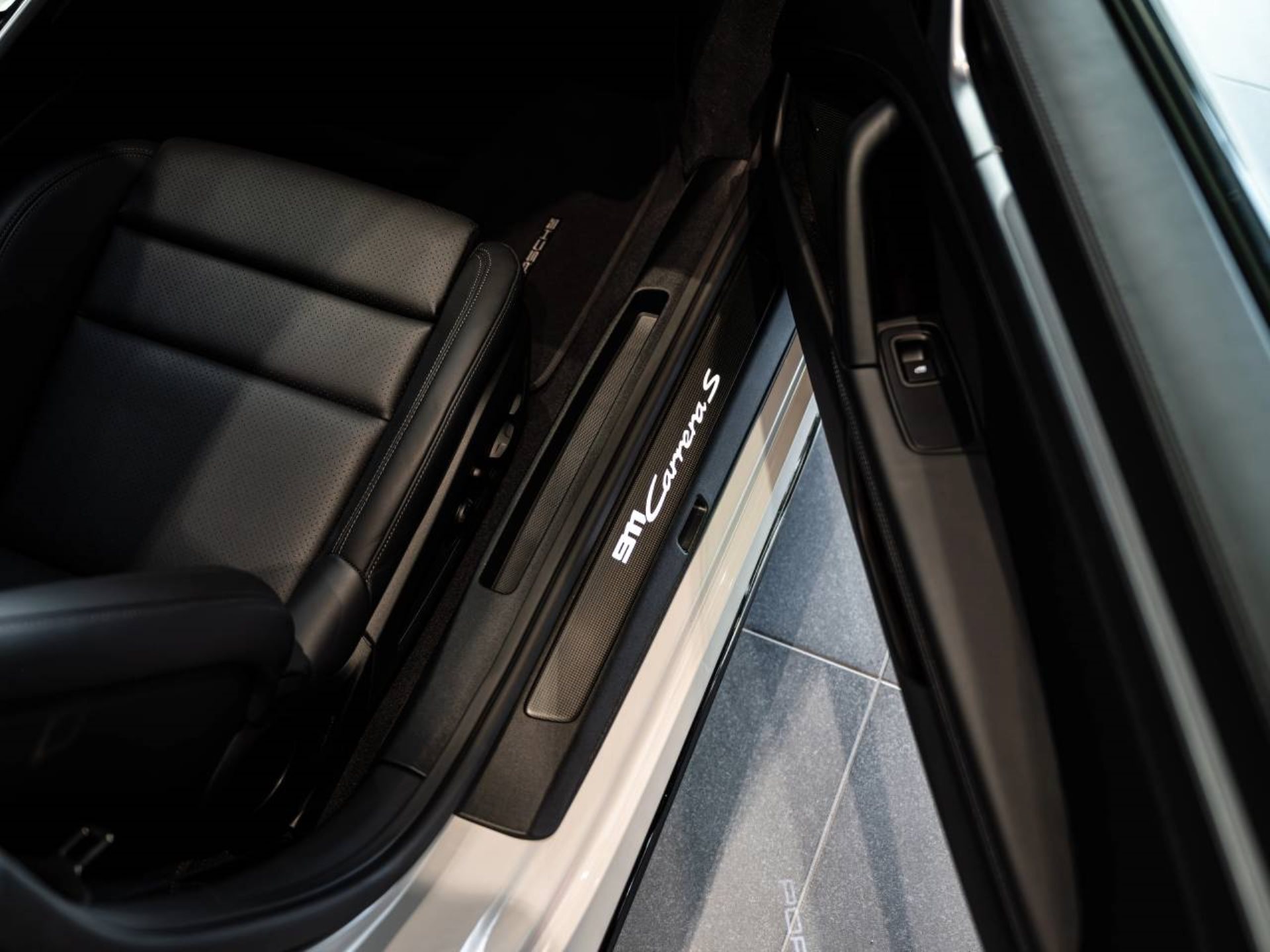 PORSCHE 911 Carrera S-image-20