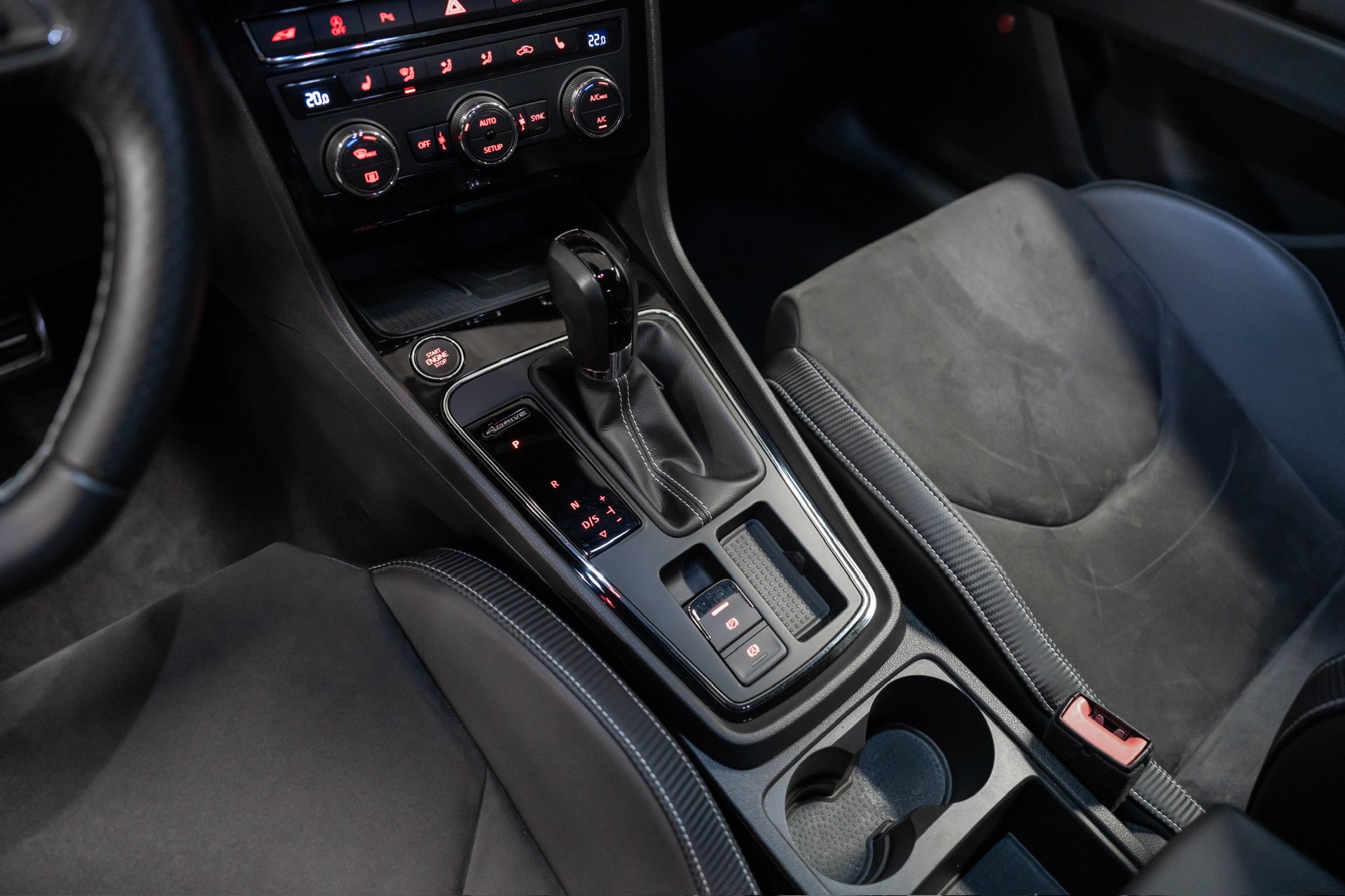 SEAT Leon ST 2.0 TSI Cupra 370 4 Drive DSG-image-11
