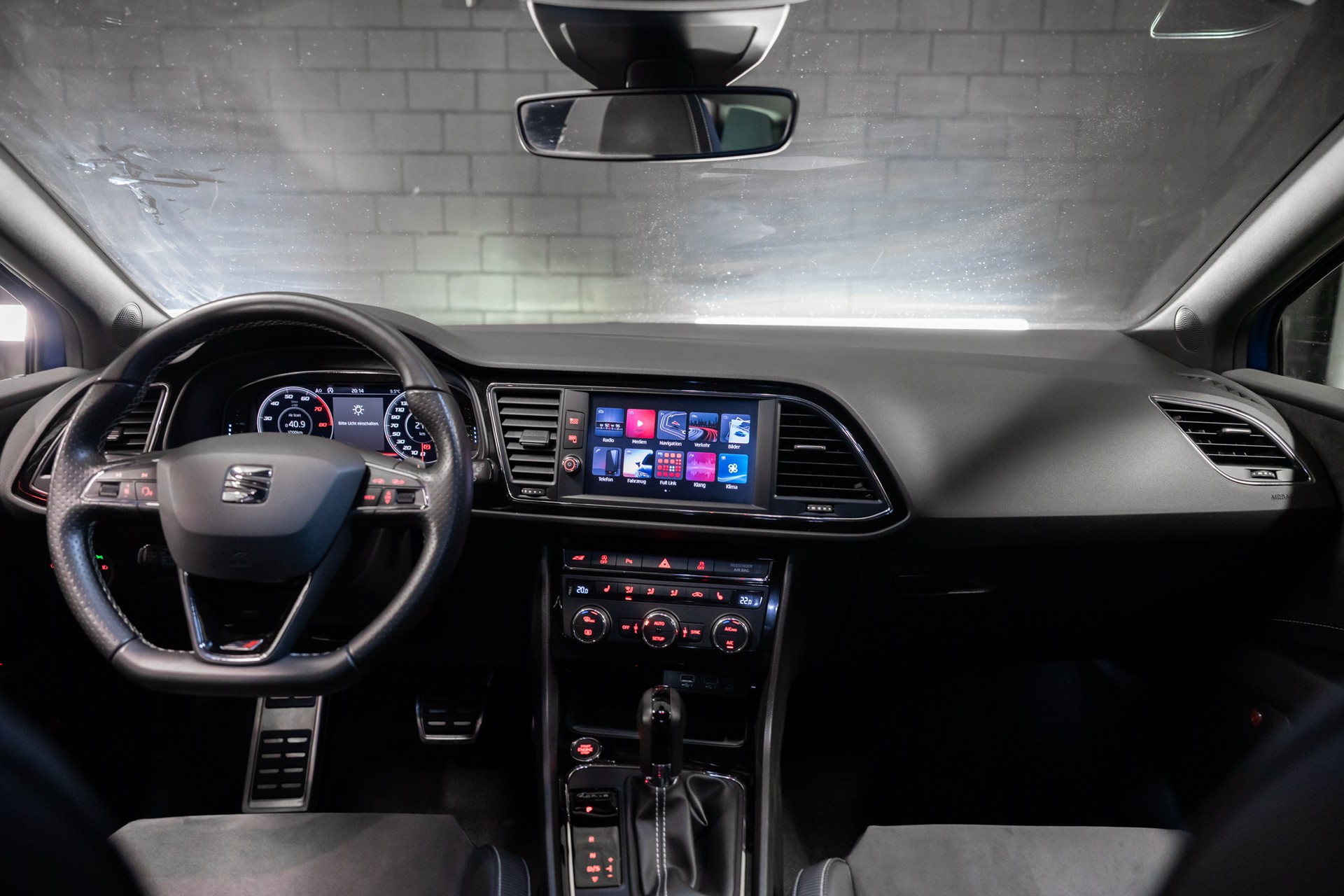 SEAT Leon ST 2.0 TSI Cupra 370 4 Drive DSG-image-8