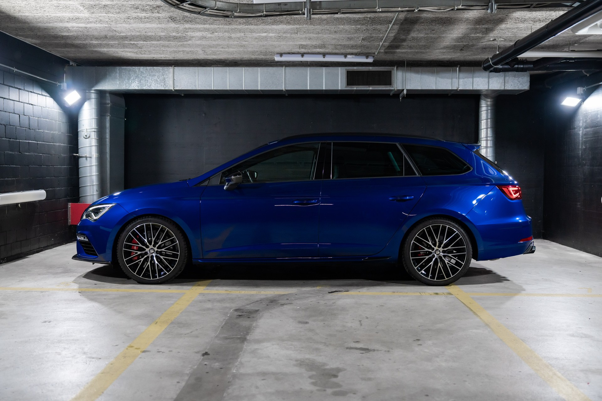 SEAT Leon ST 2.0 TSI Cupra 370 4 Drive DSG-image-2