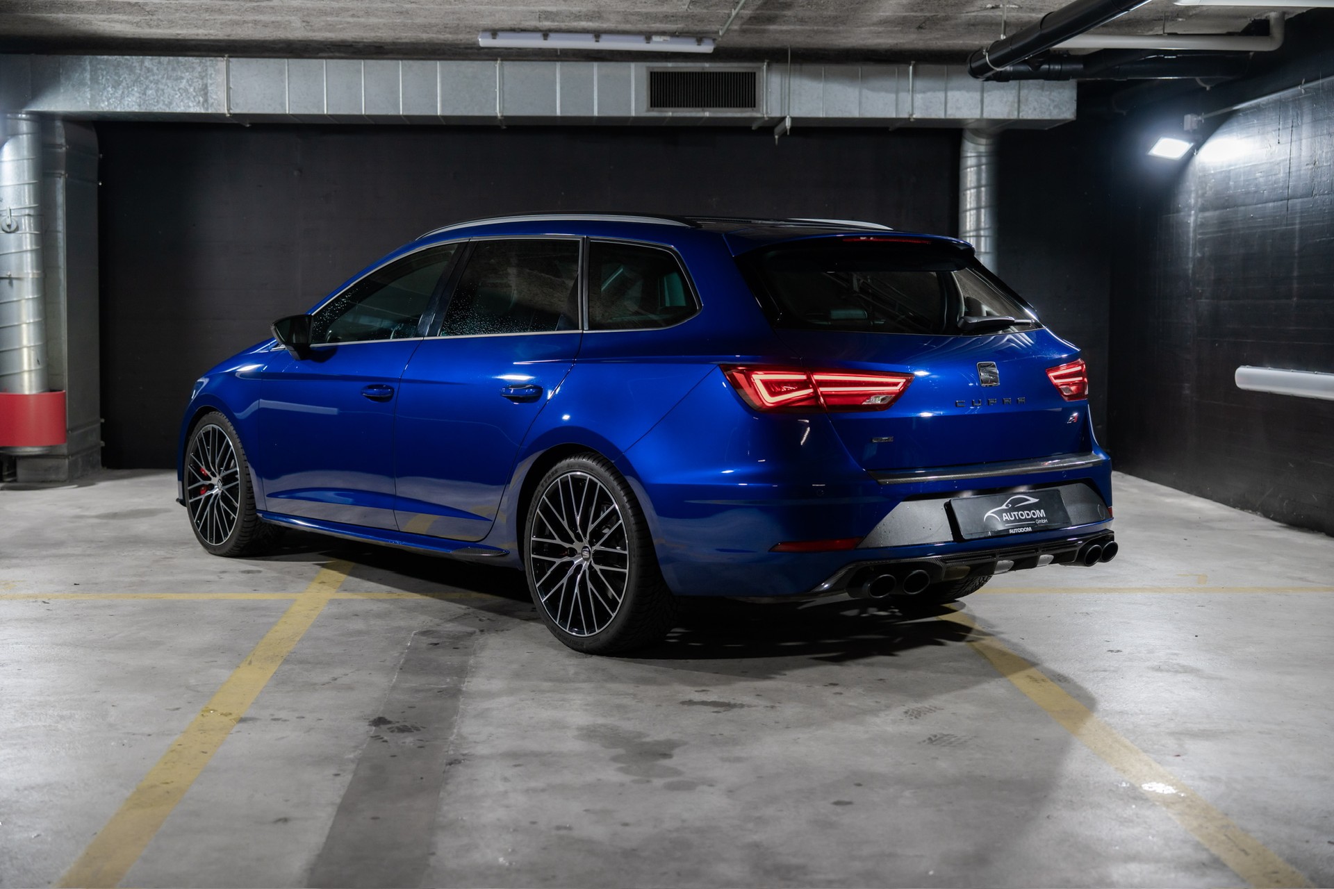 SEAT Leon ST 2.0 TSI Cupra 370 4 Drive DSG-image-4