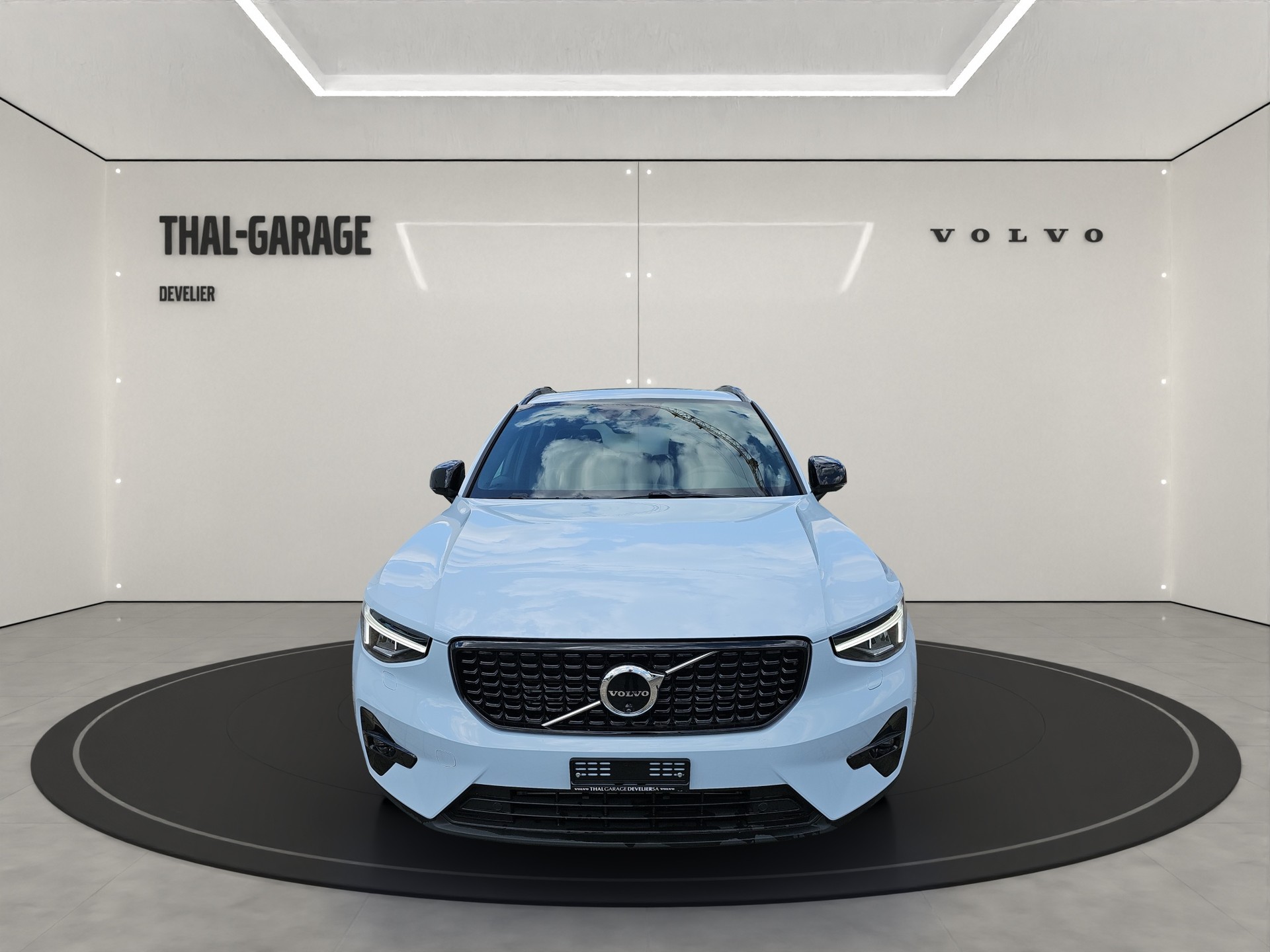 VOLVO XC40 1.5 T5 PiH Plus Dark MY24-image-1