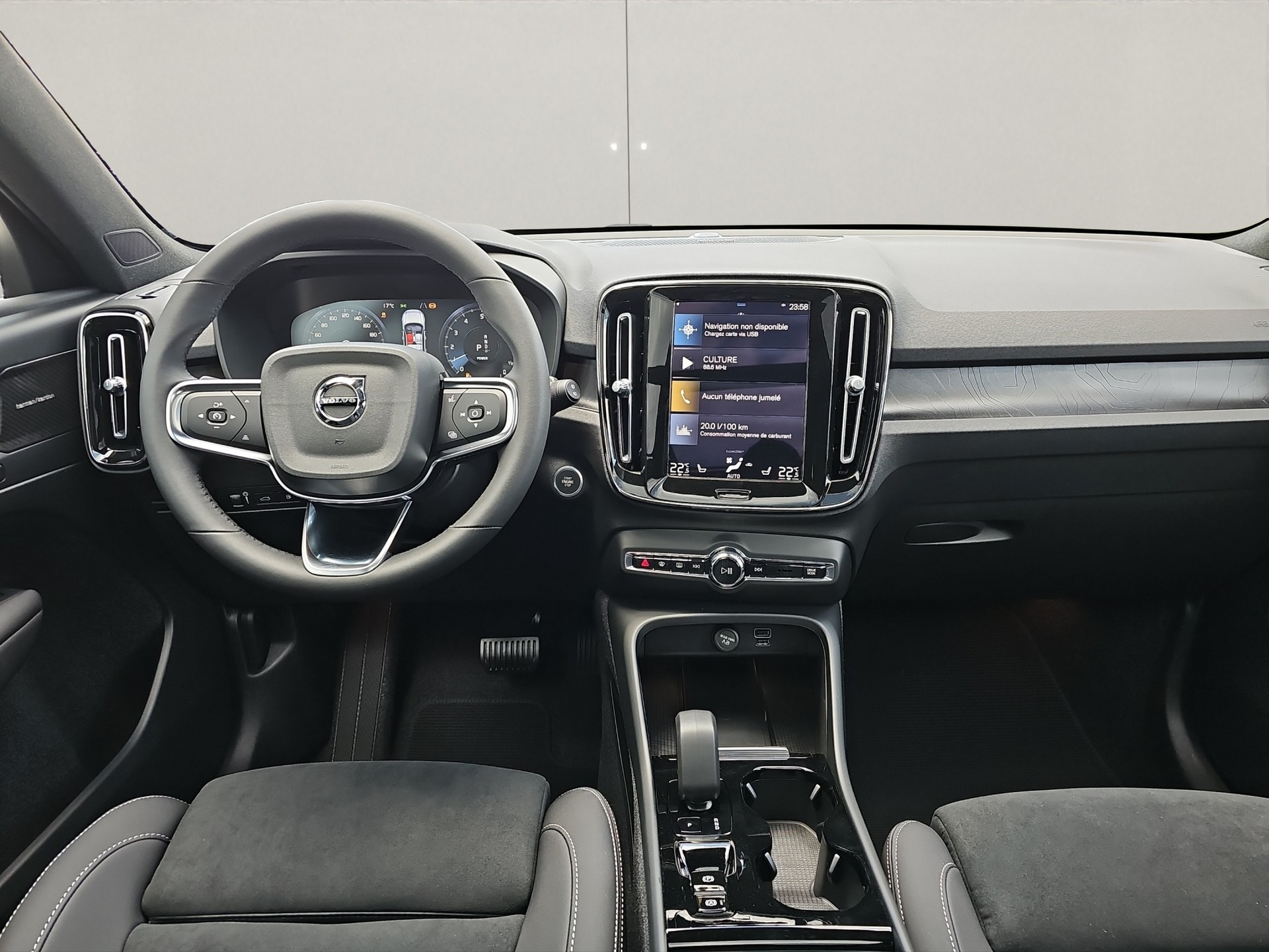 VOLVO XC40 1.5 T5 PiH Plus Dark MY24-image-10
