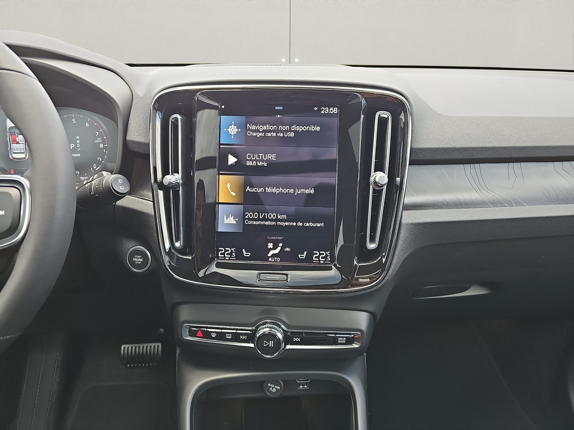 VOLVO XC40 1.5 T5 PiH Plus Dark MY24-image-11