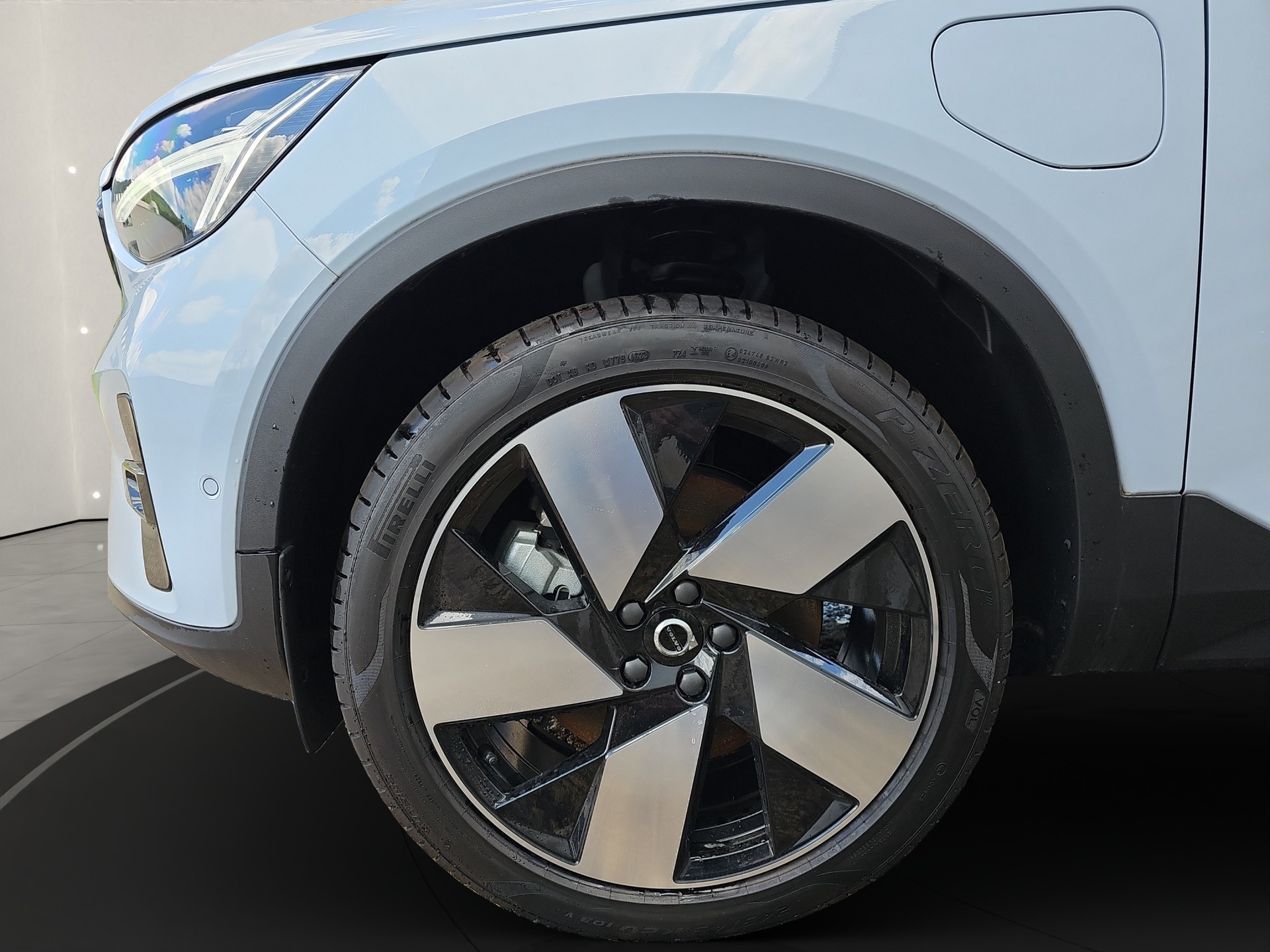 VOLVO XC40 1.5 T5 PiH Plus Dark MY24-image-4