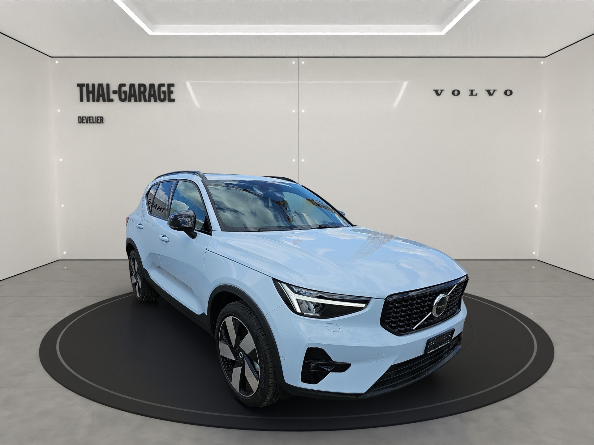 VOLVO XC40 1.5 T5 PiH Plus Dark MY24-image-2