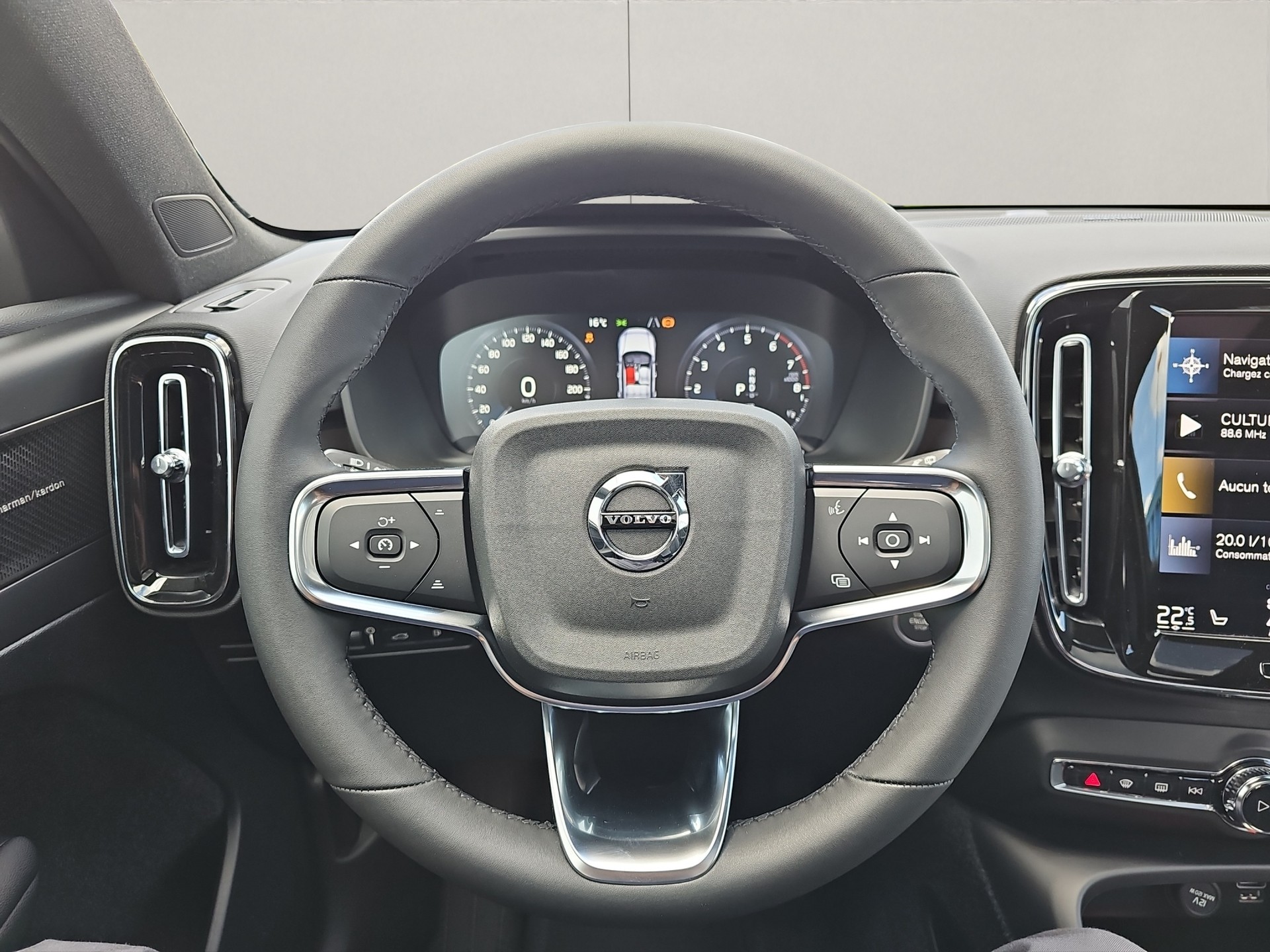VOLVO XC40 1.5 T5 PiH Plus Dark MY24-image-7