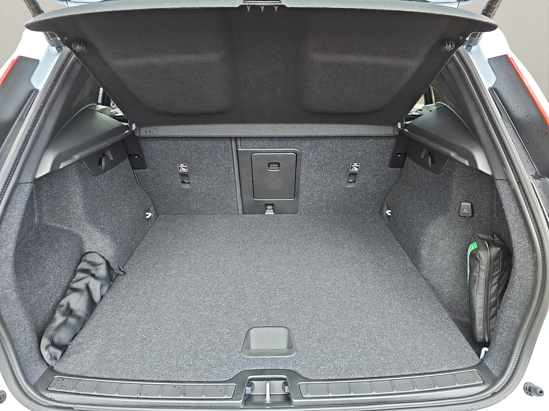 VOLVO XC40 1.5 T5 PiH Plus Dark MY24-image-13