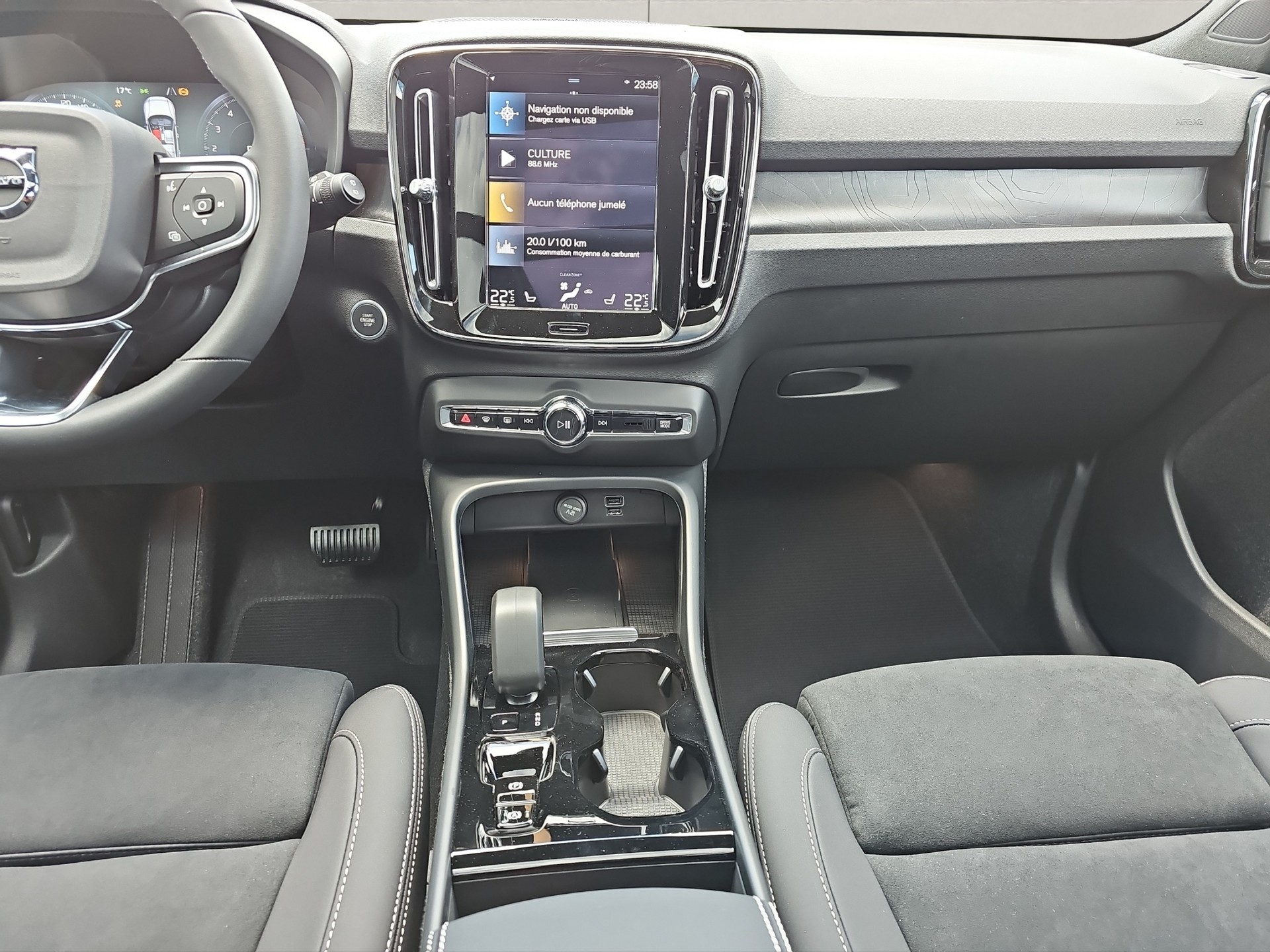 VOLVO XC40 1.5 T5 PiH Plus Dark MY24-image-9