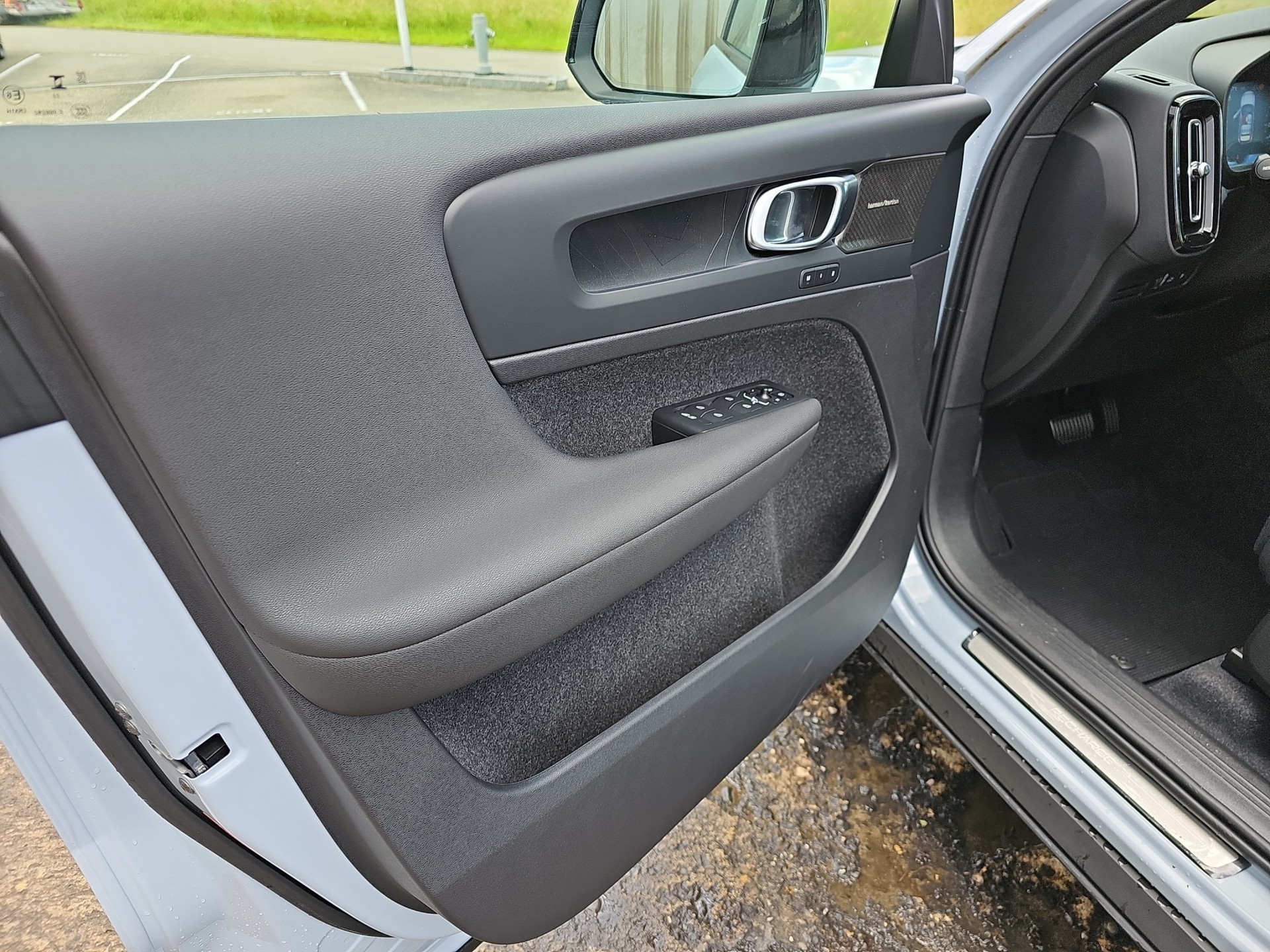 VOLVO XC40 1.5 T5 PiH Plus Dark MY24-image-14