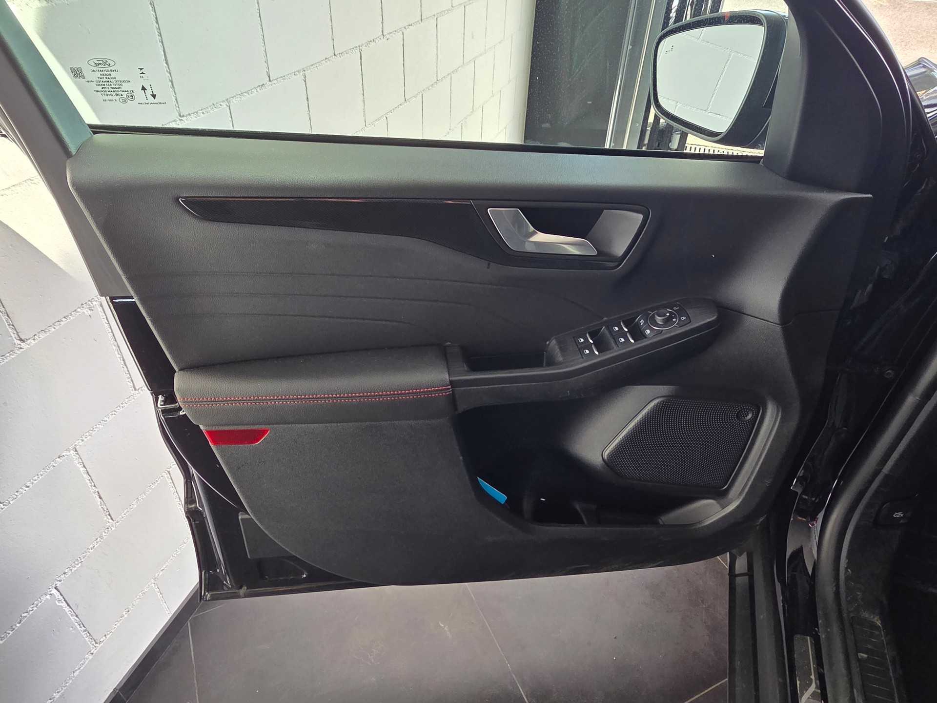 FORD Kuga 2.5PHEV ST-LineX FWD-image-12