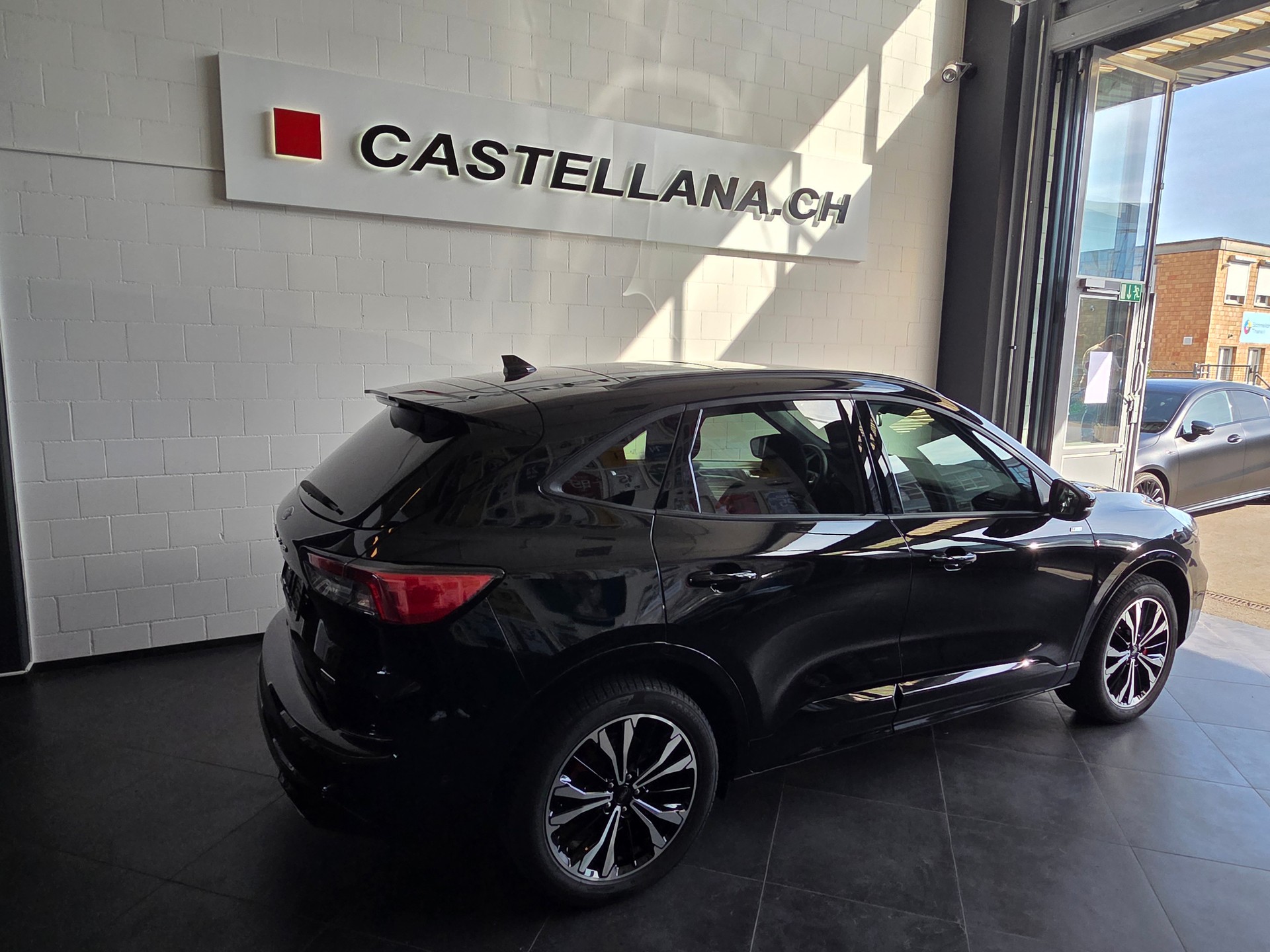 FORD Kuga 2.5PHEV ST-LineX FWD-image-3
