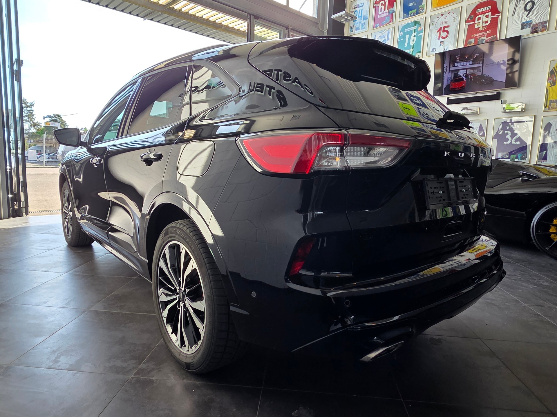 FORD Kuga 2.5PHEV ST-LineX FWD-image-4
