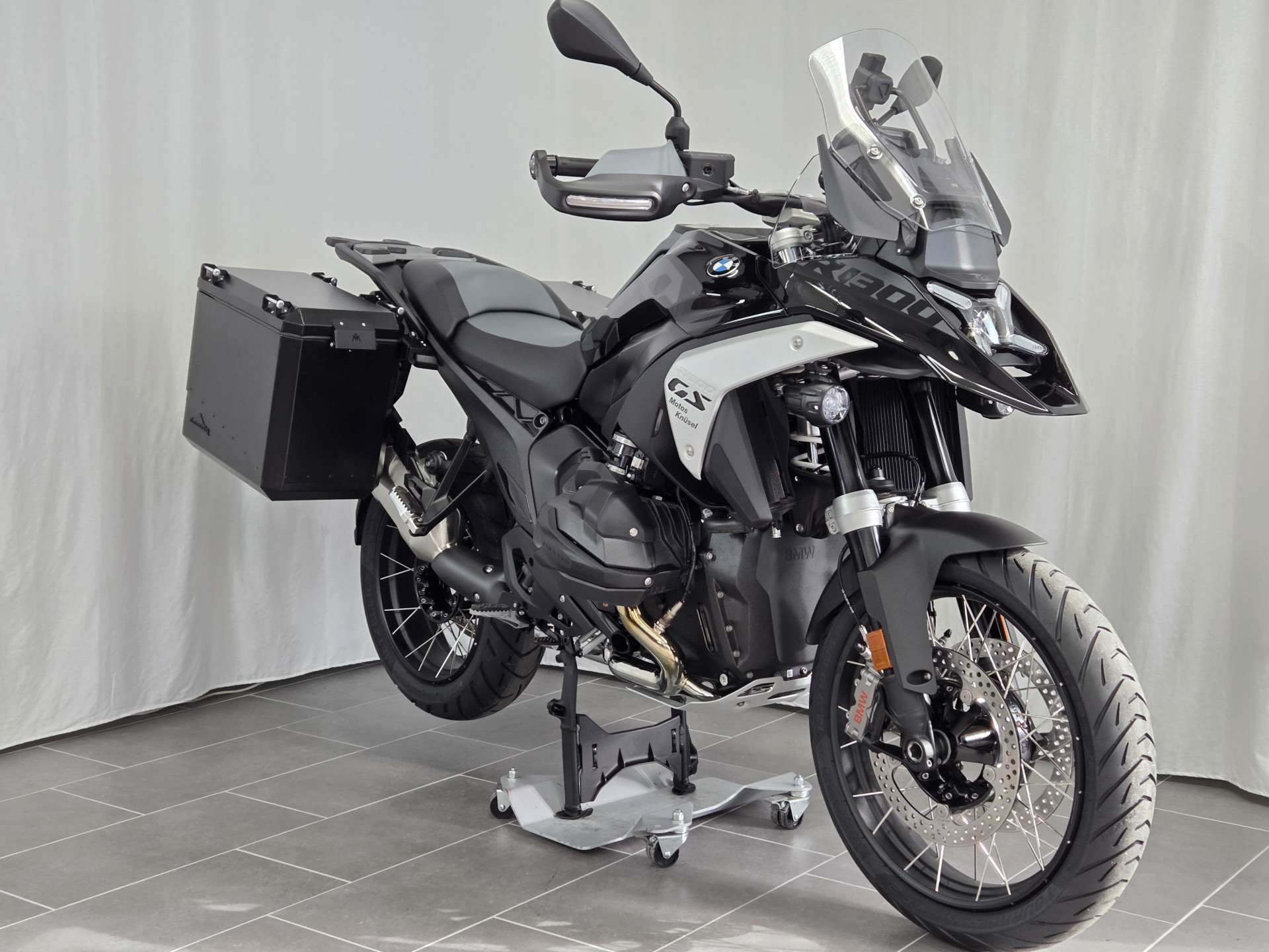BMW R 1300 GS ASA mit 5 Jahre Garantie für Kaufverträge bis 30.06.26-showroom-element-1