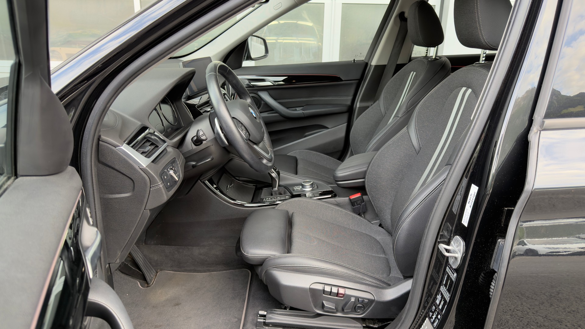 BMW X1 F48 25d xDrive SAG-image-9