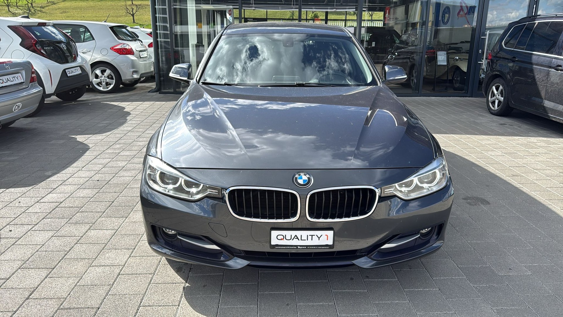 BMW 320d xDrive Touring Sport Line Steptronic-showroom-element-3